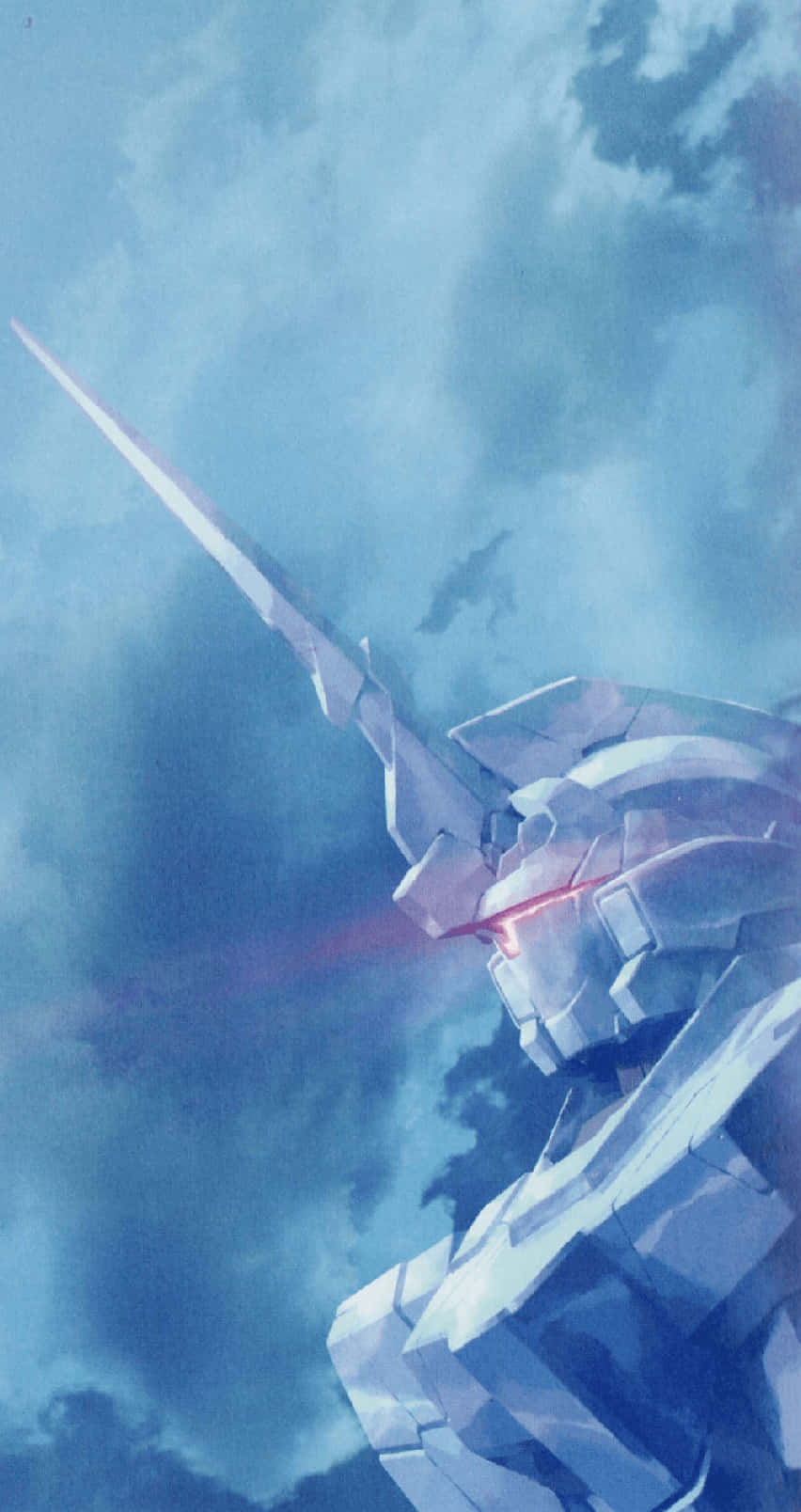 傳奇機甲「高達獨角獸」 壁紙 — 一架銀色機動戰士，帶有發光的紅色眼睛和劍，站在多雲的藍天下。