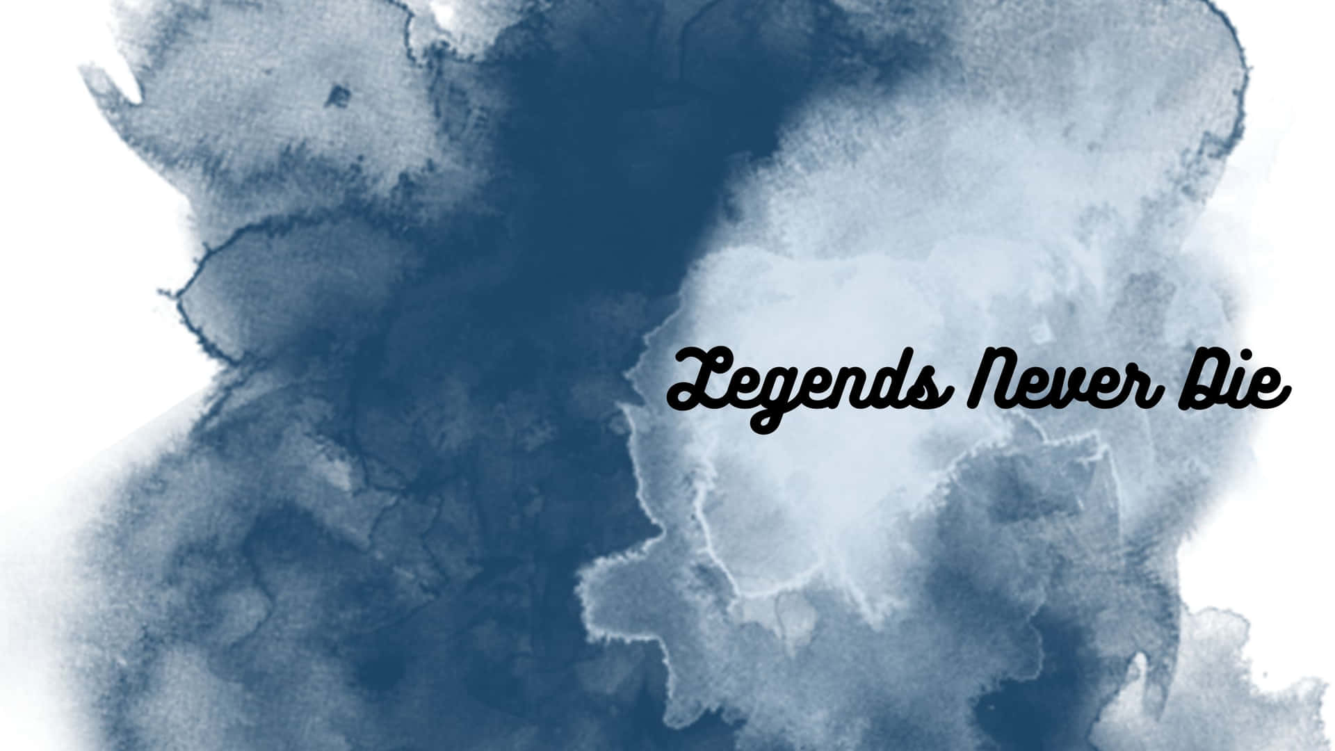藍色水彩背景，上面有黑色字體的 Legends Never Die 字句。
