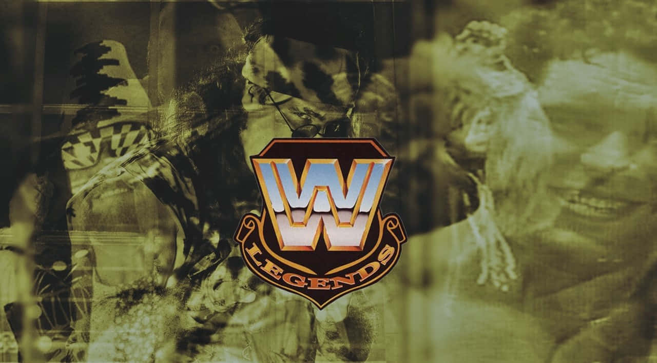 WWE Legends標誌，背景有褪色的摔角手