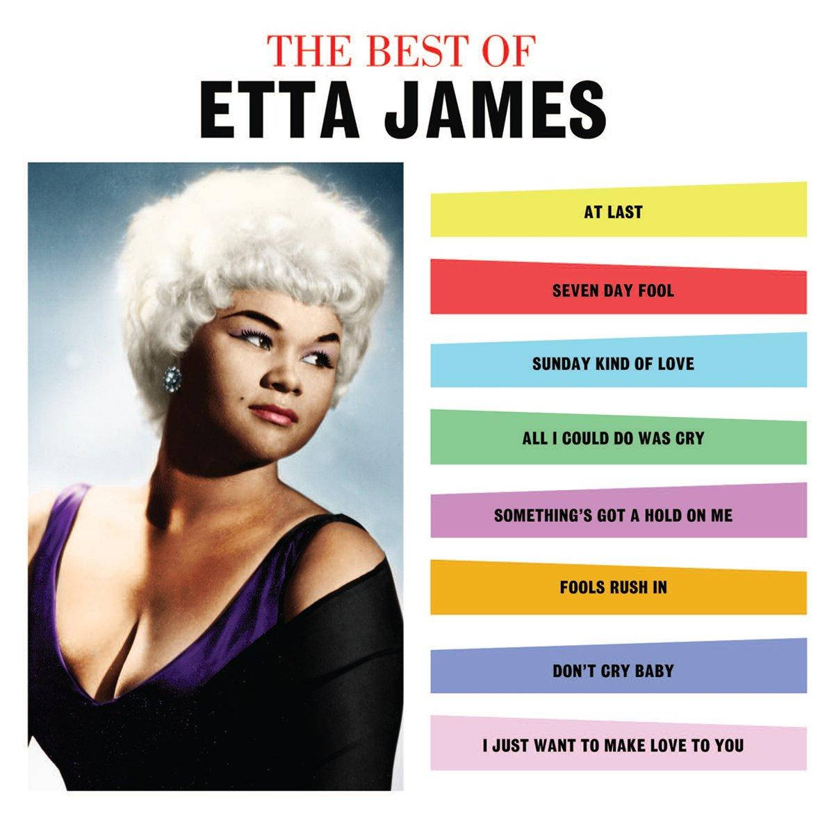 傳奇藍調歌手艾塔·詹姆斯 壁紙 — Etta James 的迷人肖像，戴著白色假髮，穿著紫色連衣裙，旁邊是白色背景上的彩色歌曲標題。