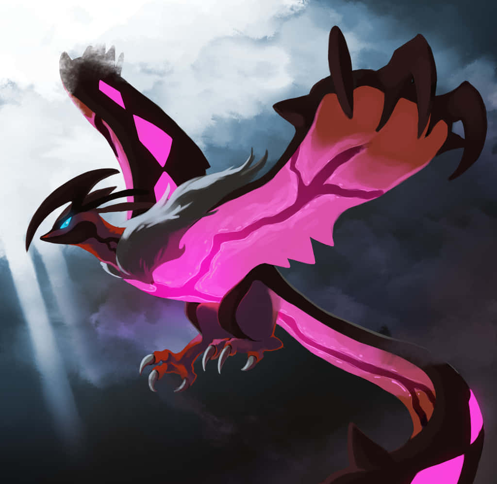 傳說寶可夢 Yveltal 閃耀身體 壁紙 — 一隻雄偉的粉紅色和黑色龍，帶著發光的翅膀和鋒利的爪子，在暴風雲中翱翔。
