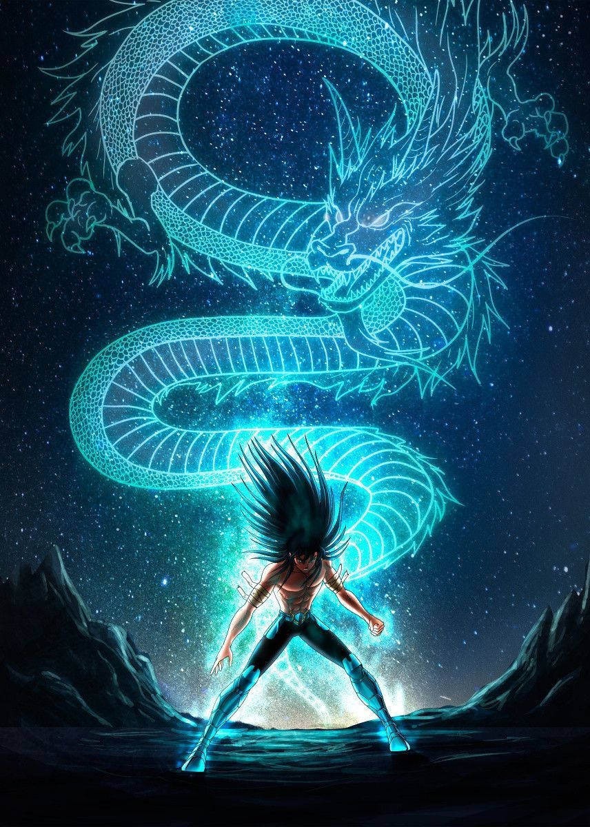 《傳說對決》龍神希魯角色 壁紙 — 一位戰士站在發光的天龍面前，天龍在繁星點點的夜空中盤繞在崎嶇的山脈之上。