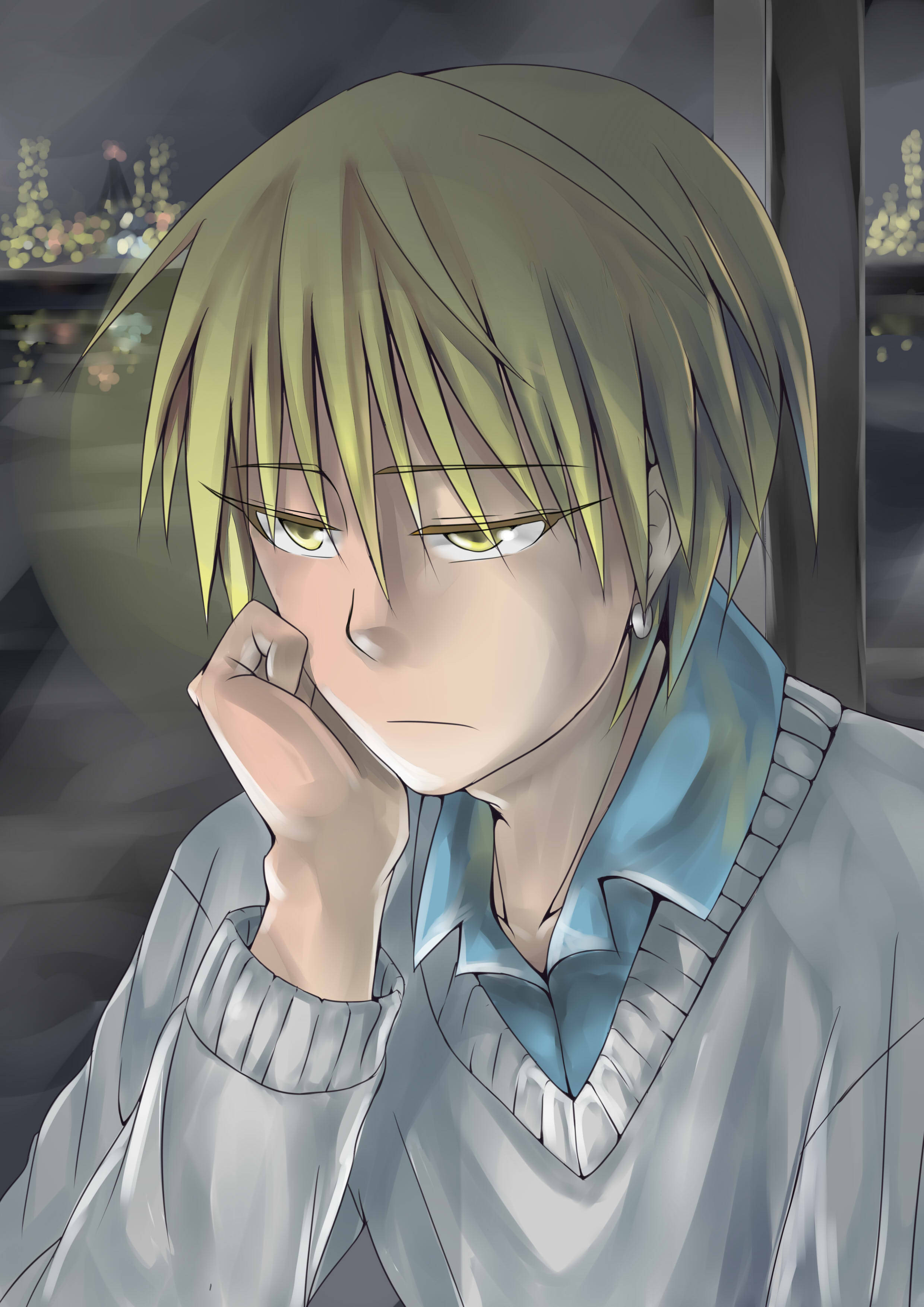 傷心動漫男孩木吉鐵也 壁紙 — 一個金髮黃眼的憂鬱動漫男孩，在模糊的城市夜景背景下，托腮沉思。