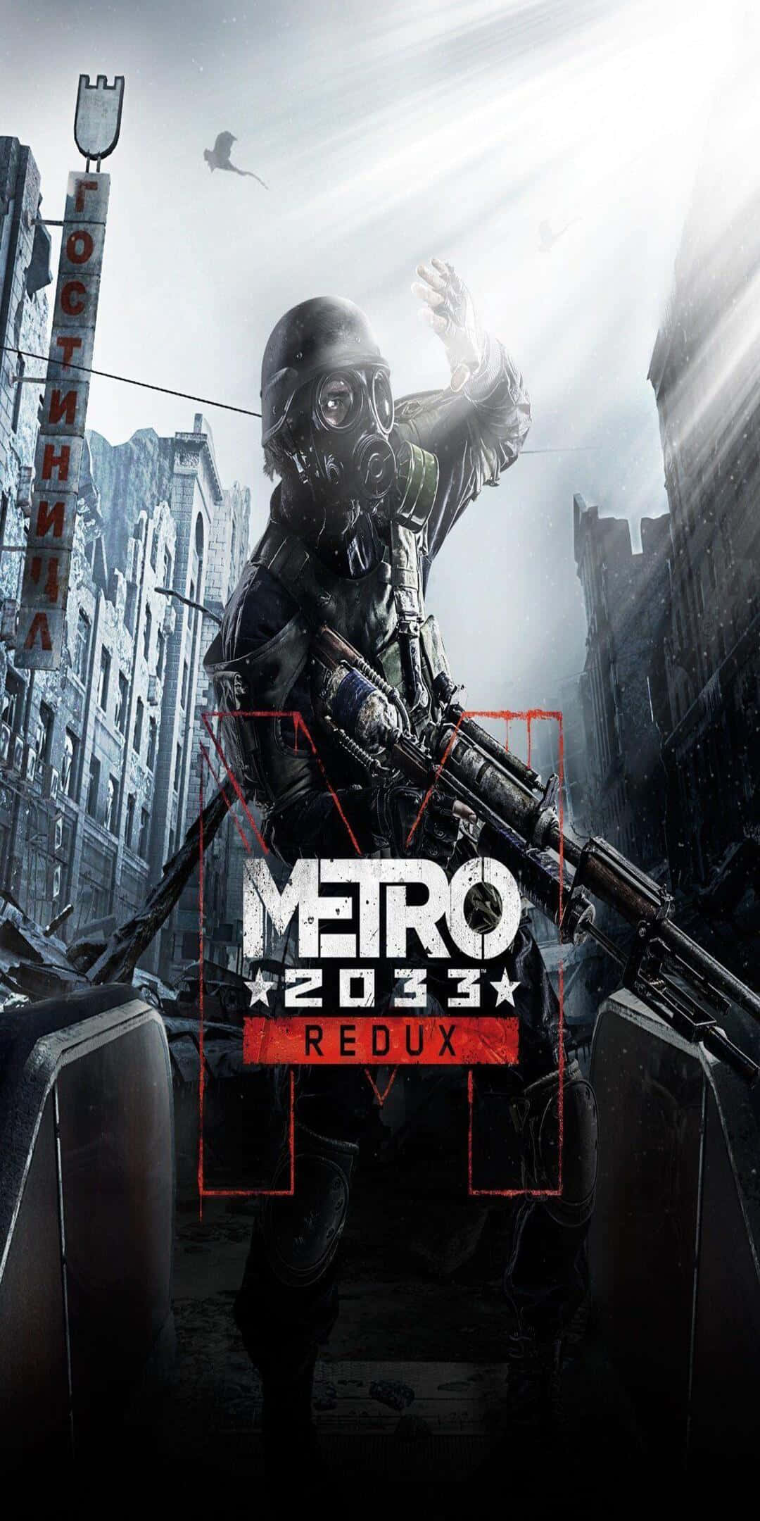 像素 3《地鐵 2033》建築剪影海報風格背景 壁紙 — 一名戴著防毒面具和盔甲的士兵在廢墟城市街道上堅定站立，陽光穿過破損建築物照射進來。