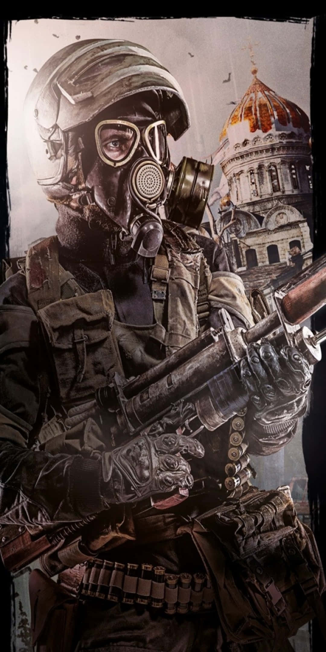 像素 3《地鐵 2033》戴防毒面具士兵持步槍背景 壁紙 — 一名戴著防毒面具和戰術裝備的士兵，在陰沉天空下以圓頂大教堂為背景，手持步槍。