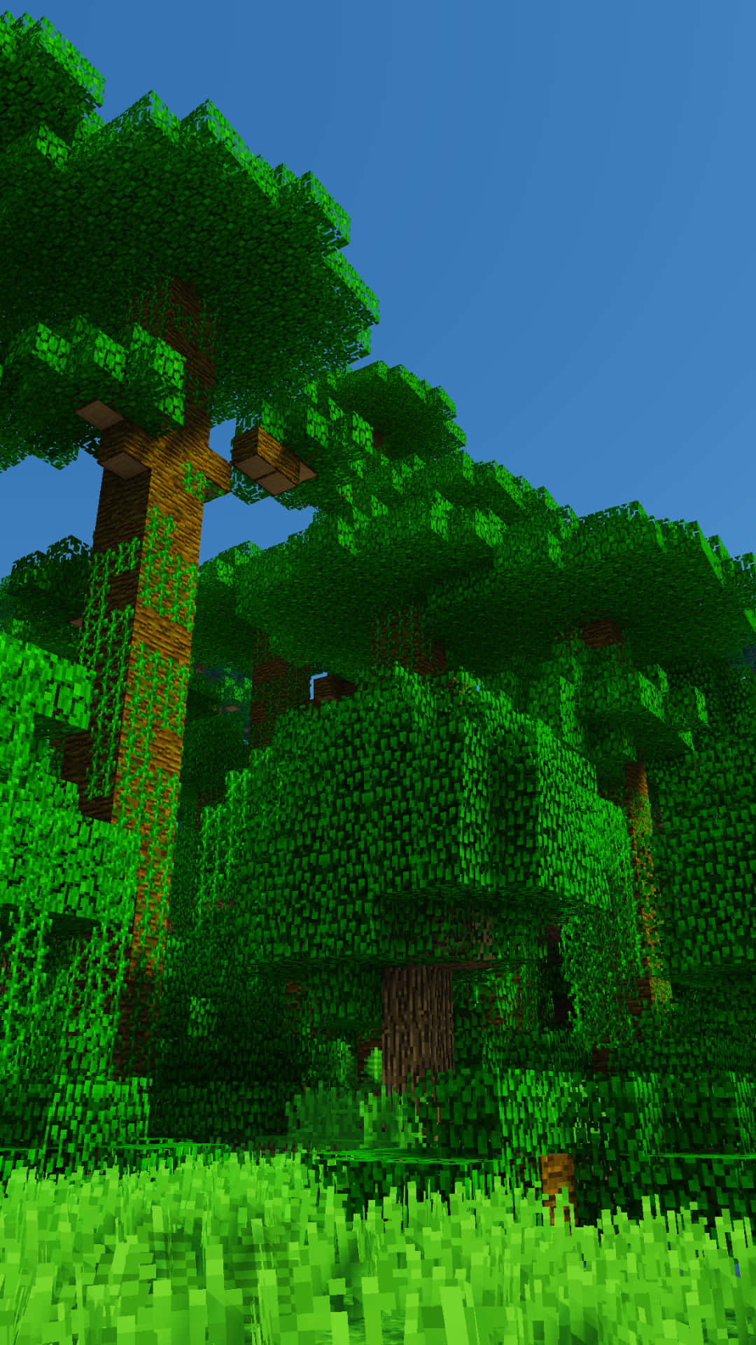 在Minecraft風格下，藍天下由綠色樹木和草地組成的方塊森林。