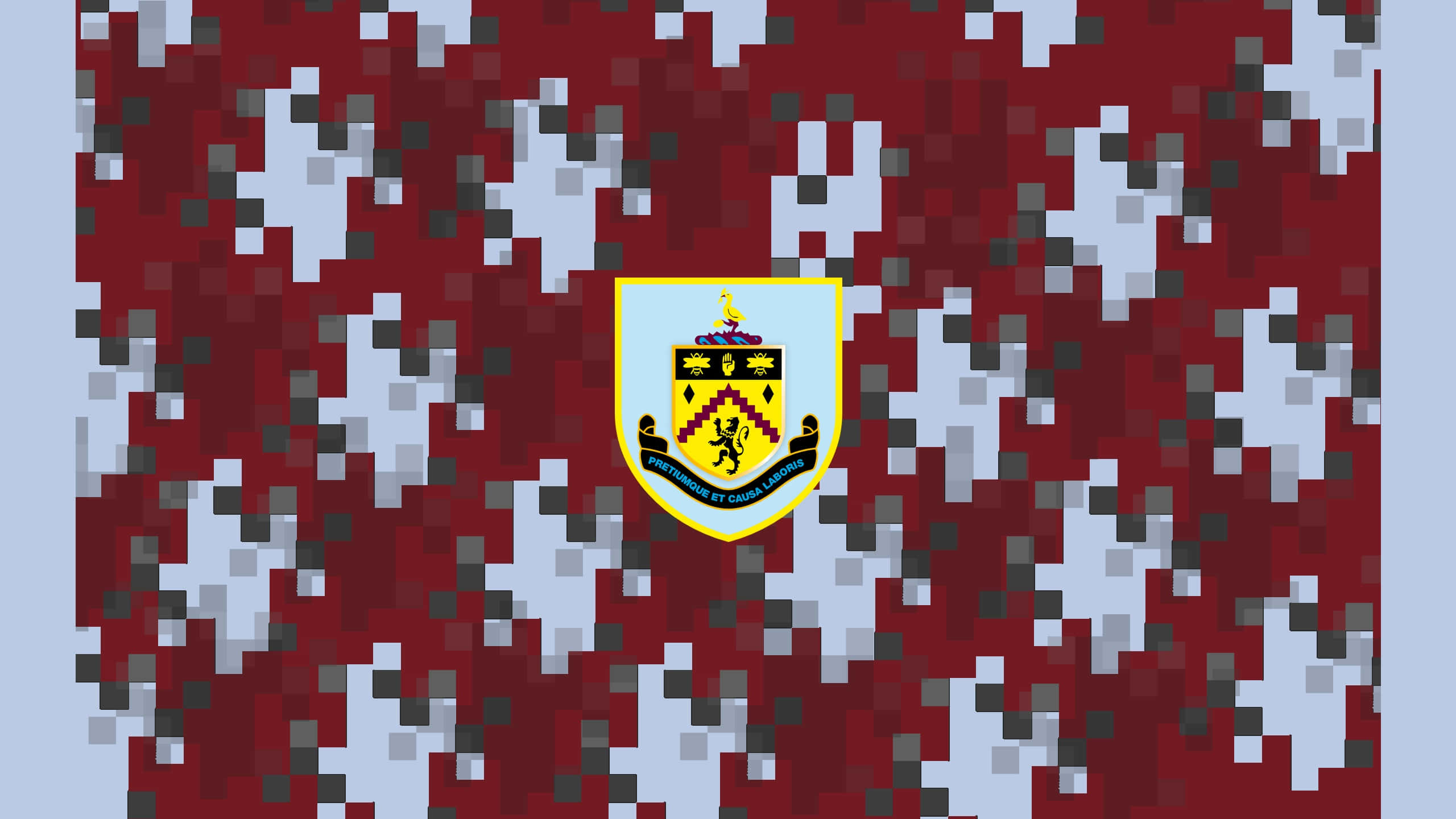Burnley Fc 桌布 壁紙 — 像素化嘅紅色同灰色迷彩圖案，中間有個黃色邊框嘅徽章，上面有獅子同格言。