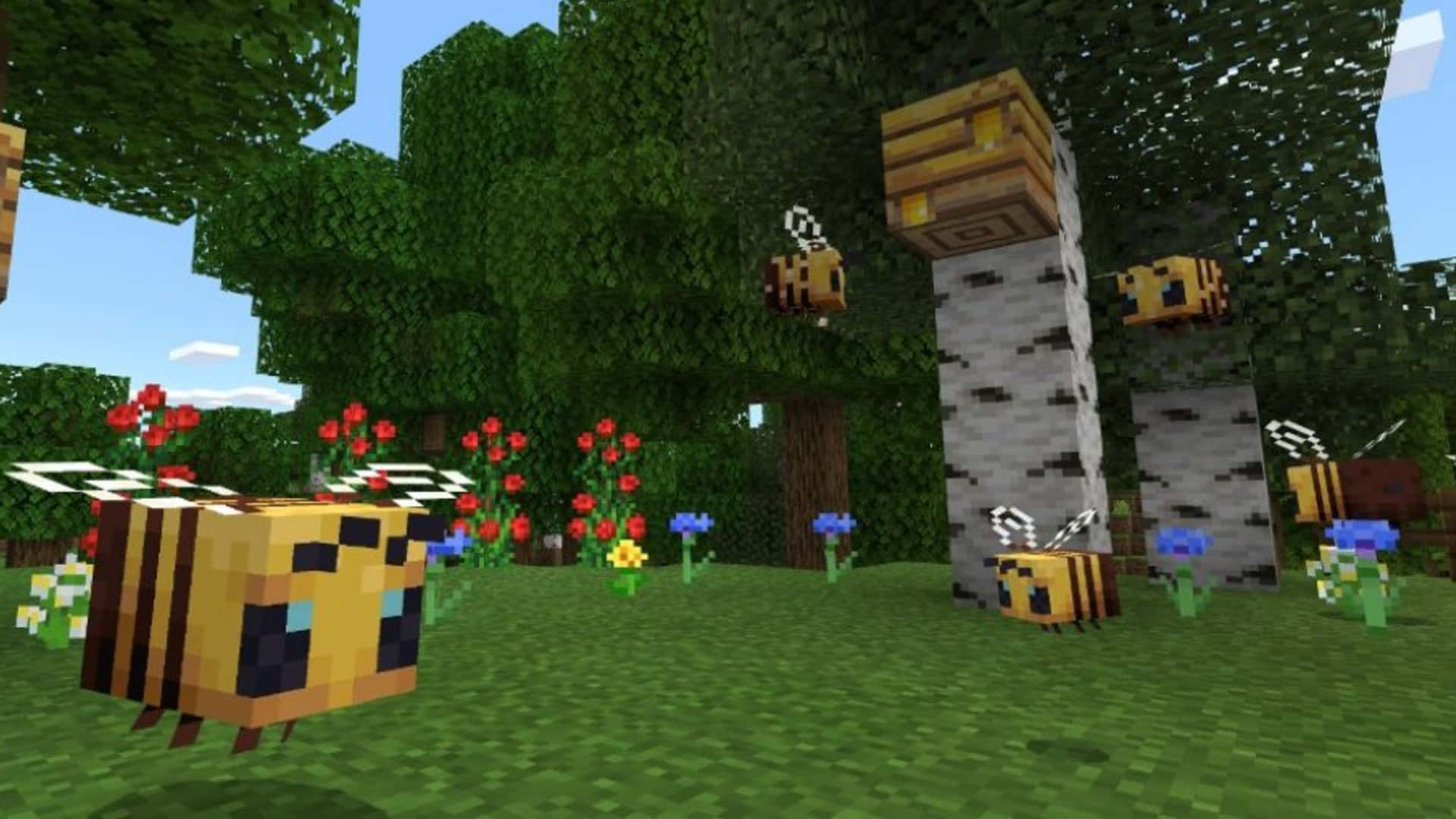 Minecraft Farming 桌布 壁紙 — 像素化的蜜蜂在一個有紅花和白樺樹的方塊森林中圍繞蜂巢飛翔，天空清澈湛藍。