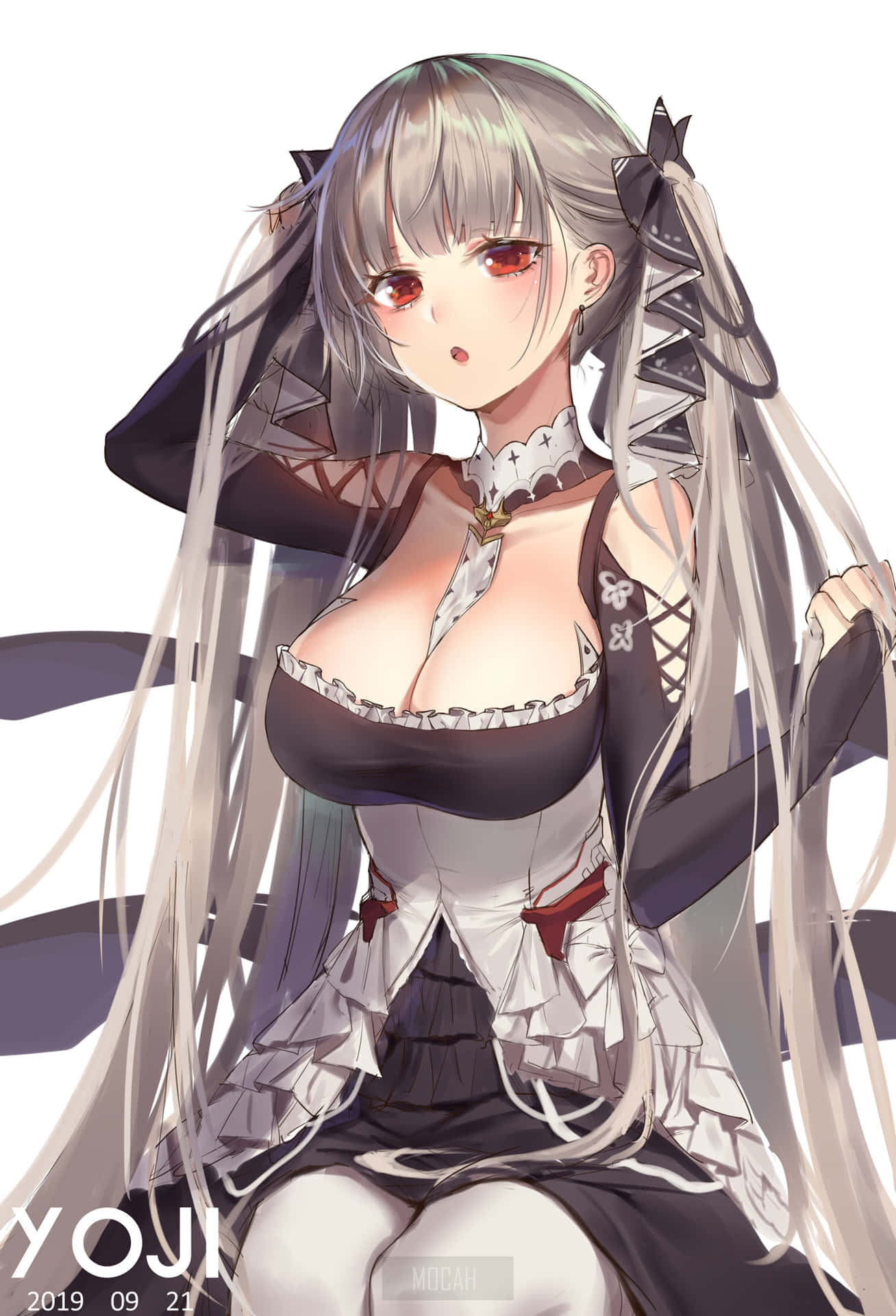 動漫少女穿著黑白女僕裝，銀色頭髮和紅色眼睛。