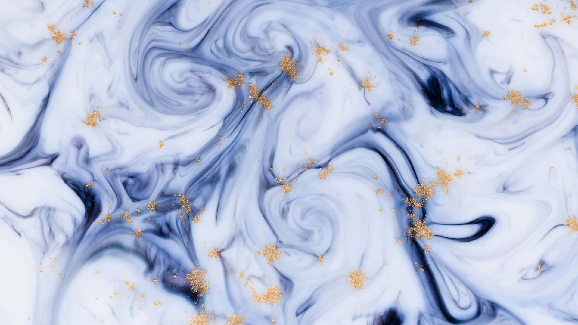 Blue Marble 桌布 壁紙 — 優雅嘅旋轉藍白大理石圖案，綴以閃爍金粉。