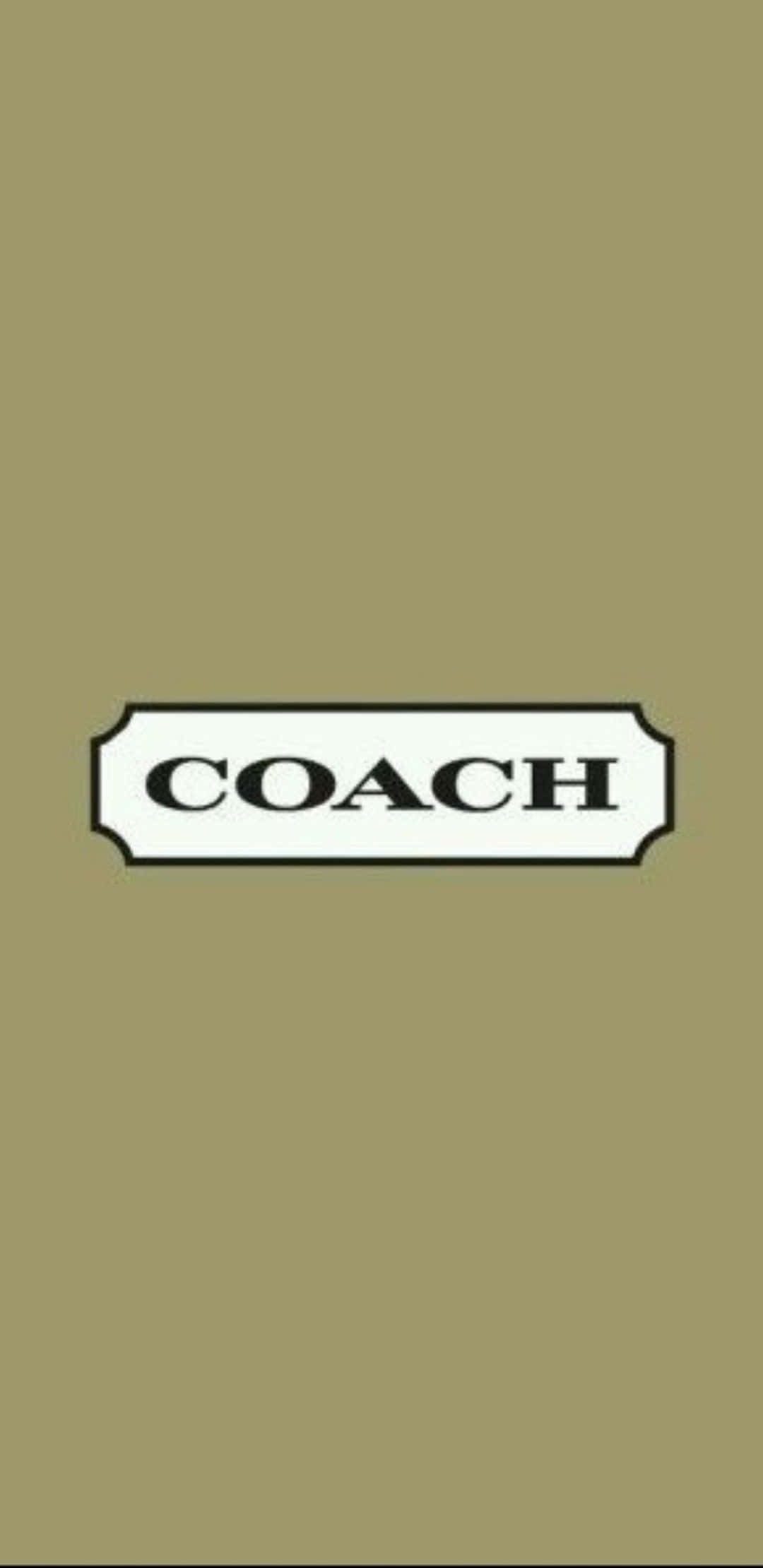 橄欖綠背景，中央有Coach品牌標誌。