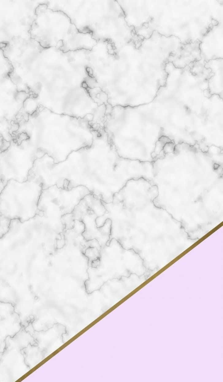 Aesthetic Marble 桌布 壁紙 — 優雅白色大理石帶灰色紋理，被金色線條對角分割成柔和的薰衣草色區域。