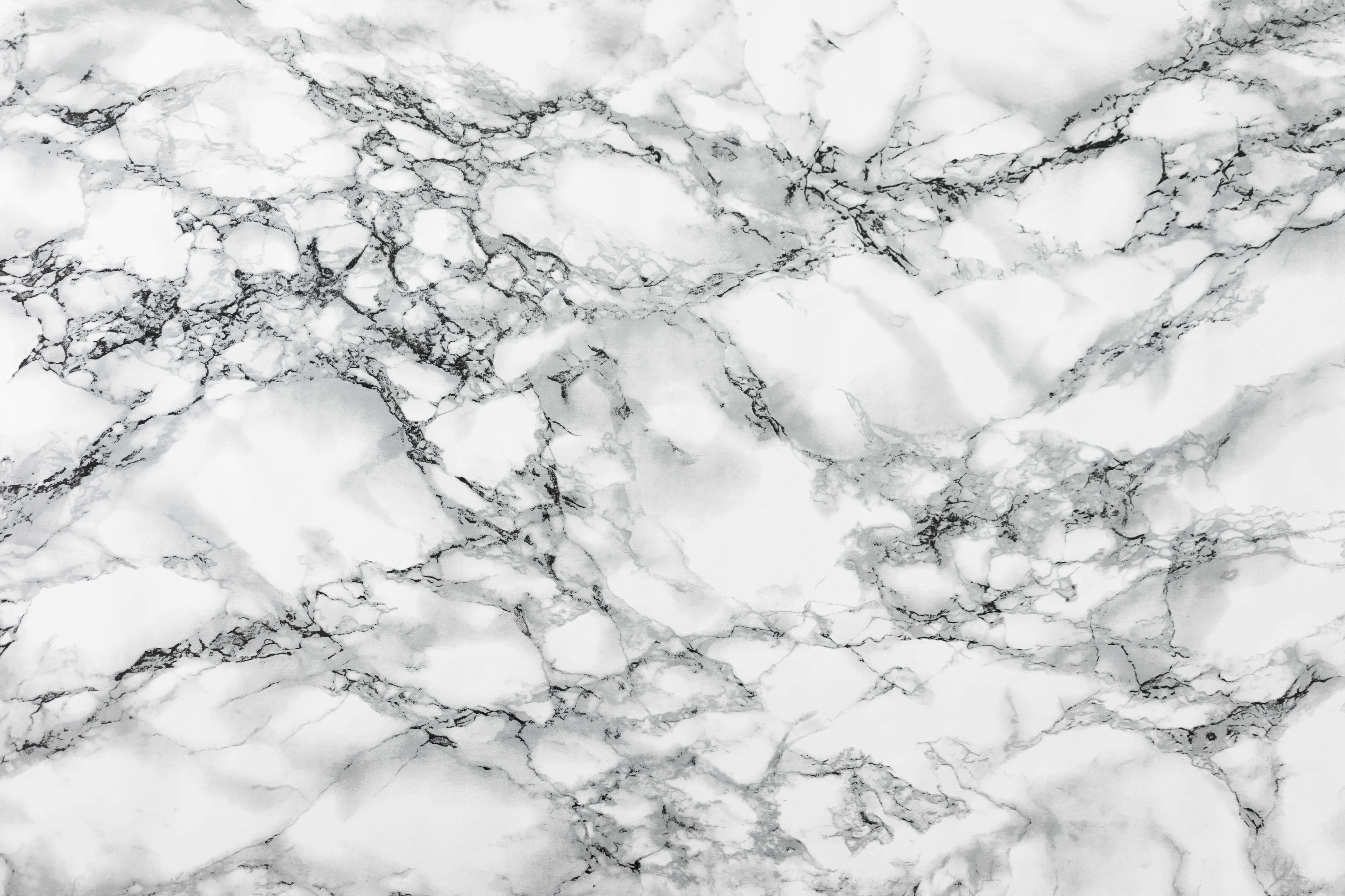 Black And White Marble 桌布 壁紙 — 優雅白色大理石的特寫，帶有複雜的灰色紋理，營造出奢華的天然石材質感。