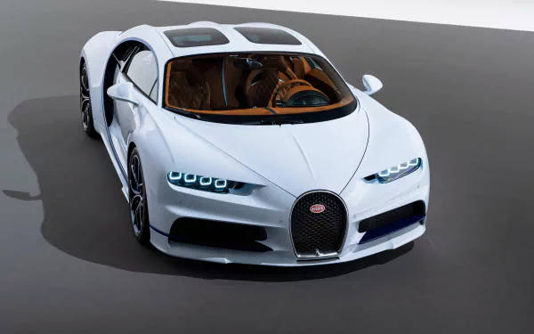 白色Bugatti Chiron跑車，藍色燈光和橙色內飾，灰色地板。