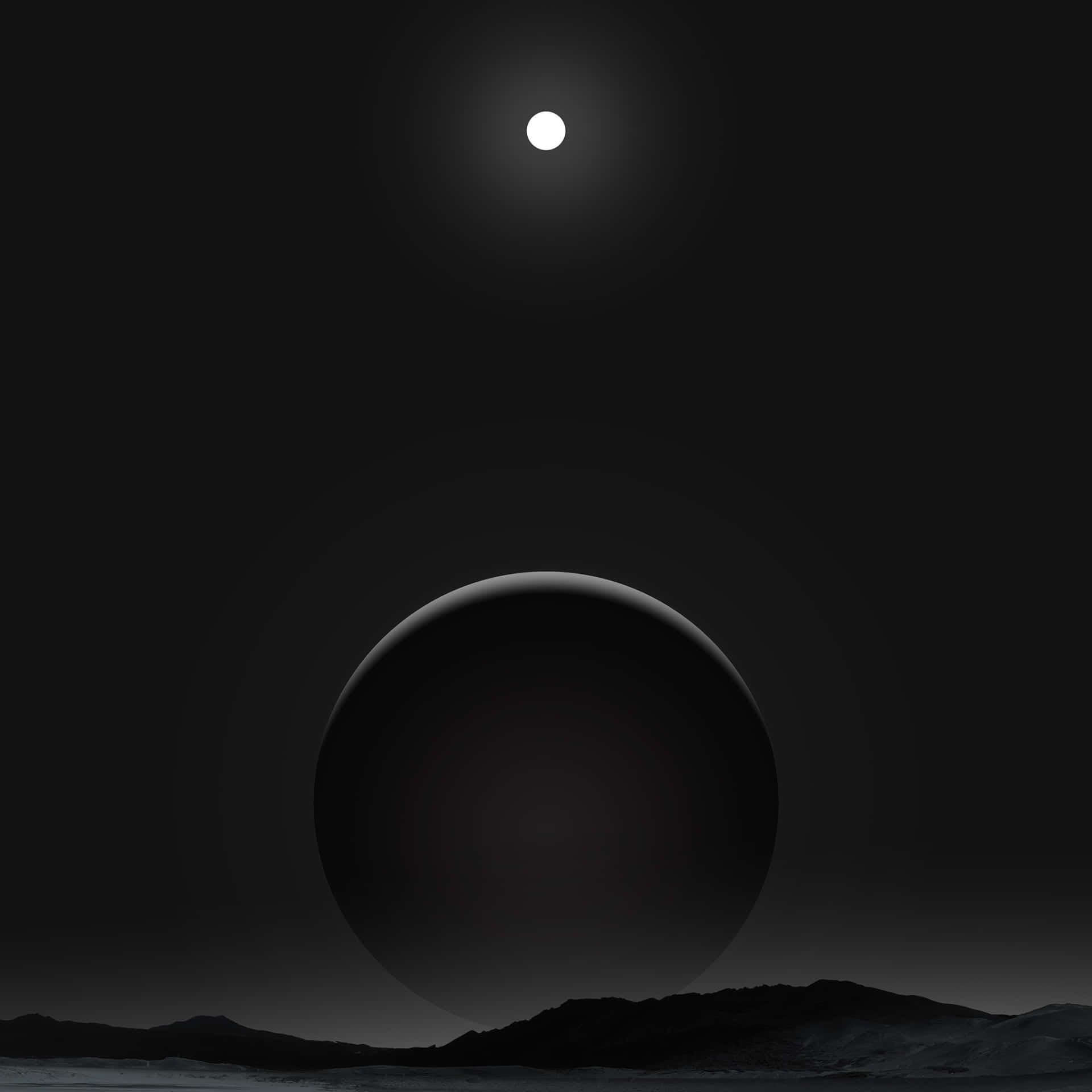 在極簡的太空場景中，一顆巨大的黑暗行星在明亮的月亮下主宰著荒蕪的地景。