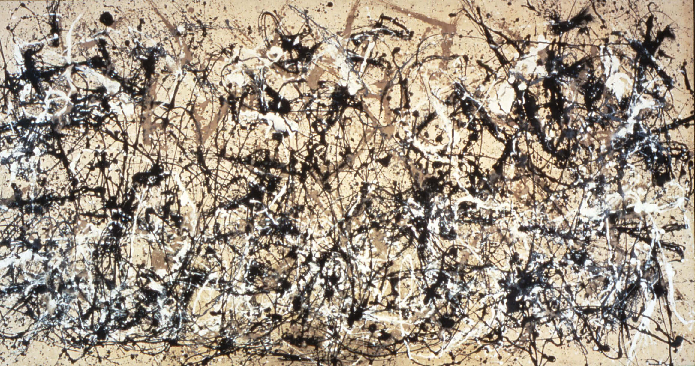 Expressionist 桌布 壁紙 — 充滿動感的抽象表現主義藝術作品，畫布上散落著混亂的黑色、白色和米色飛濺和滴落。