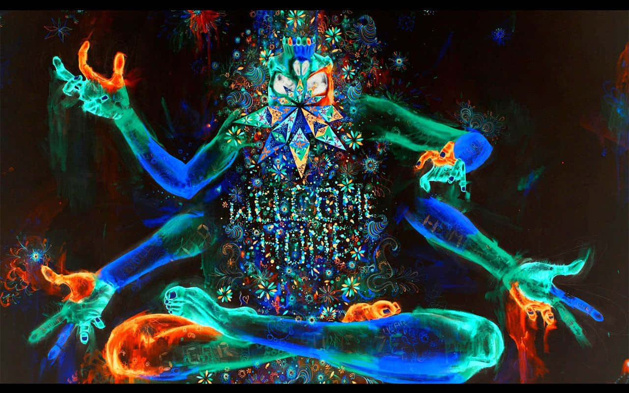 充滿彩色光暈的迷幻桌面場景 壁紙 — 一個發光的霓虹人物以冥想姿勢，在黑暗背景下散發出充滿活力的藍色和橙色能量。