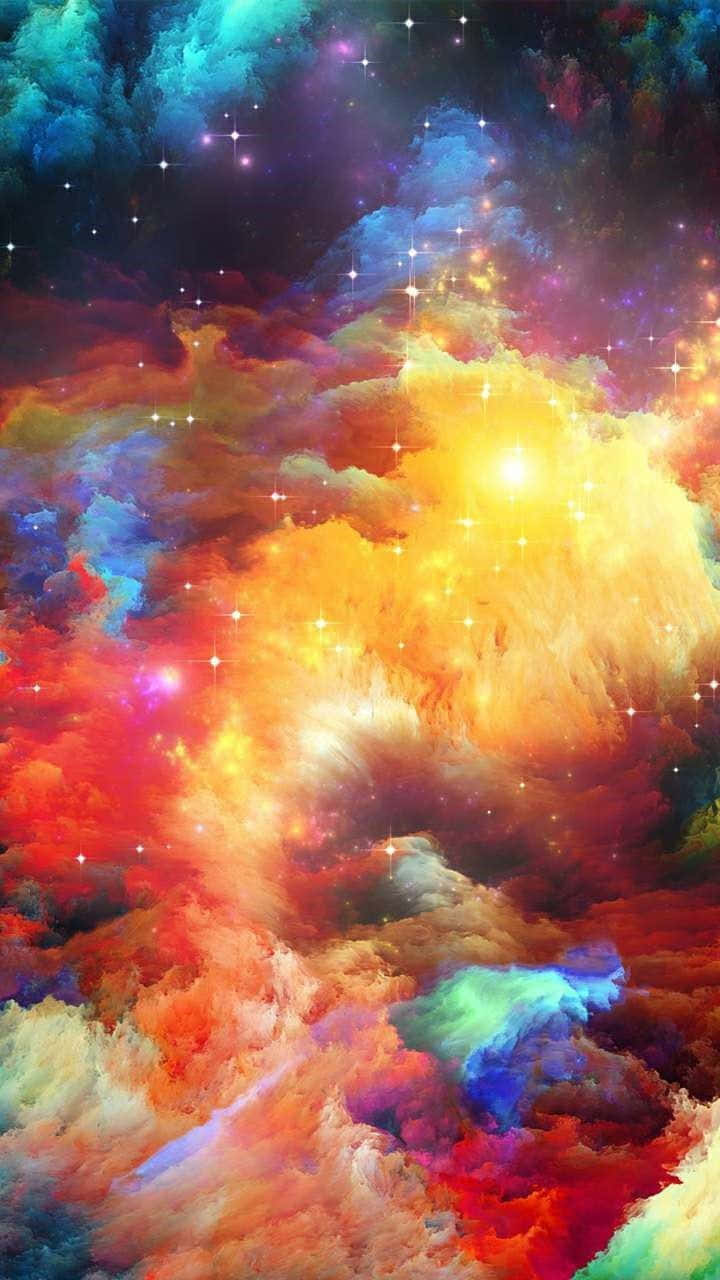 Galaxy Themed Paintings 桌布 壁紙 — 充滿活力的宇宙星雲以火熱的橙色和電光藍色旋轉，在黑暗的虛空中閃爍著星星。