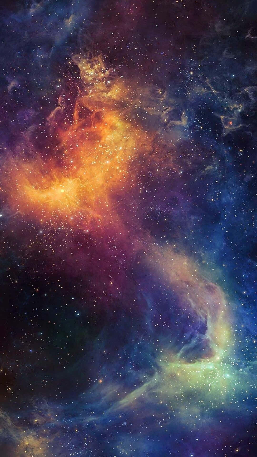 星雲 桌布 壁紙 — 充滿活力的宇宙星雲在星空的背景下以火熱的橙色和電光藍色旋轉。