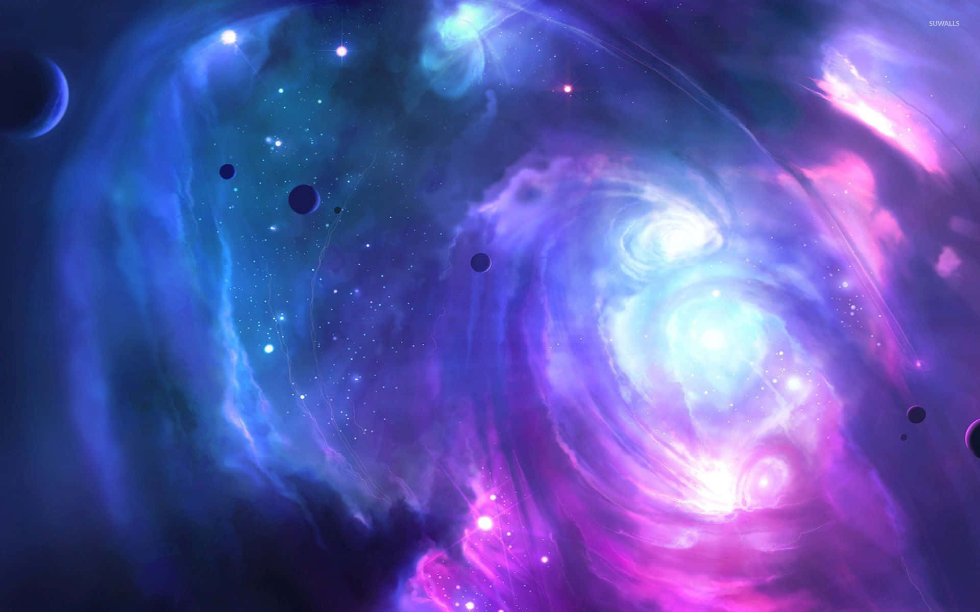 紫色銀河 桌布 壁紙 — 充滿活力的宇宙星雲在電光藍和紫色中旋轉，閃爍的星星和漂浮的行星點綴在廣闊的數碼星系中。