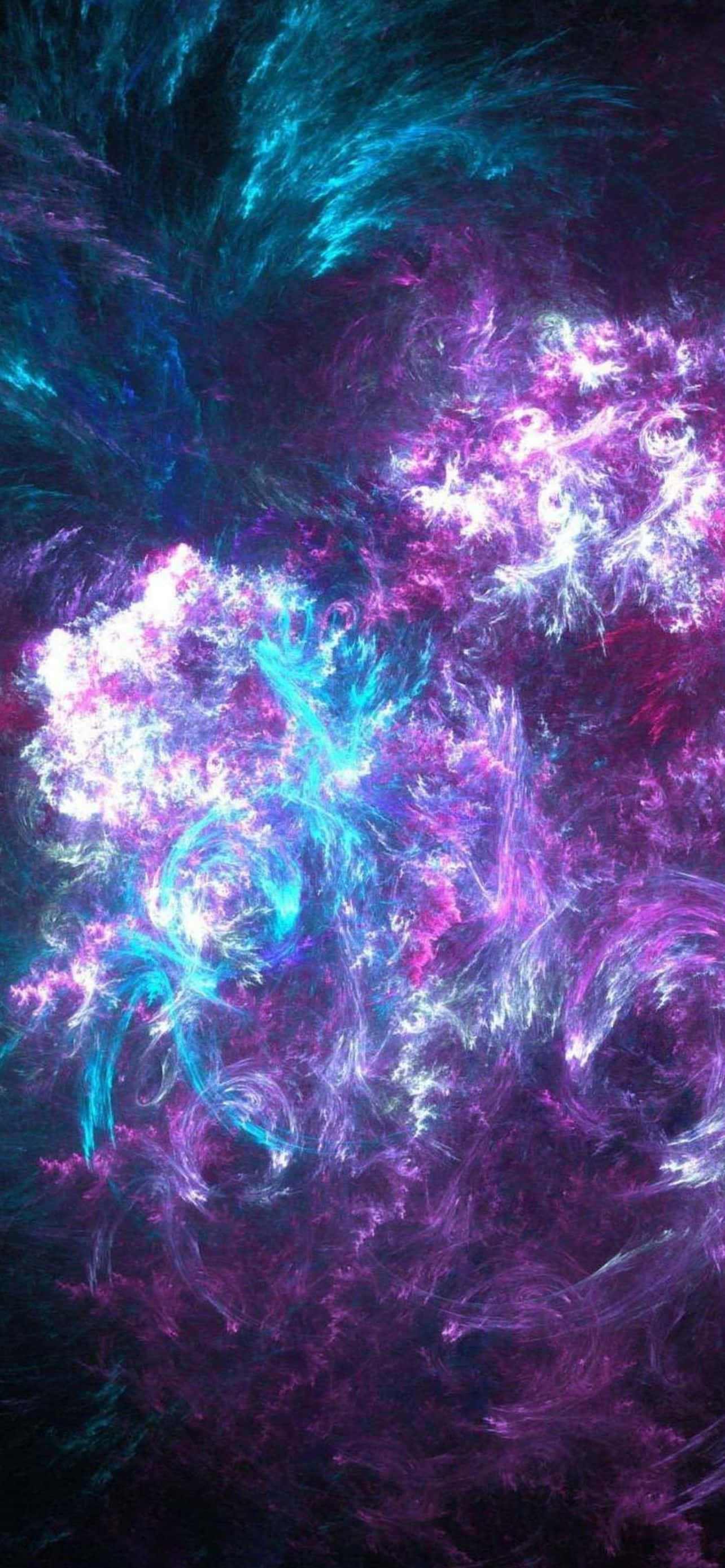 型格 iPhone 壁紙 桌布 壁紙 — 充滿活力的宇宙星雲在黑暗虛空中以電光藍和紫色旋轉，帶有發光的絲狀結構。