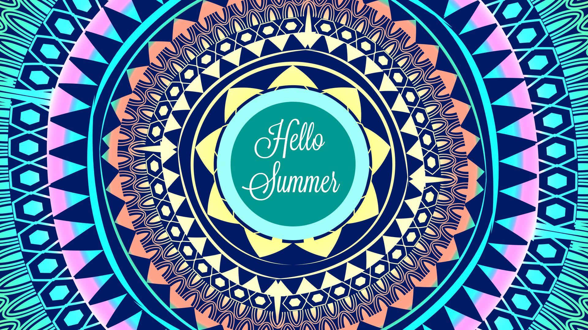 Hello 桌布 壁紙 — 充滿活力的幾何曼陀羅，帶有「Hello Summer」文字，以鮮明的藍色、粉紅色和黃色散發出色彩繽紛的對稱性。