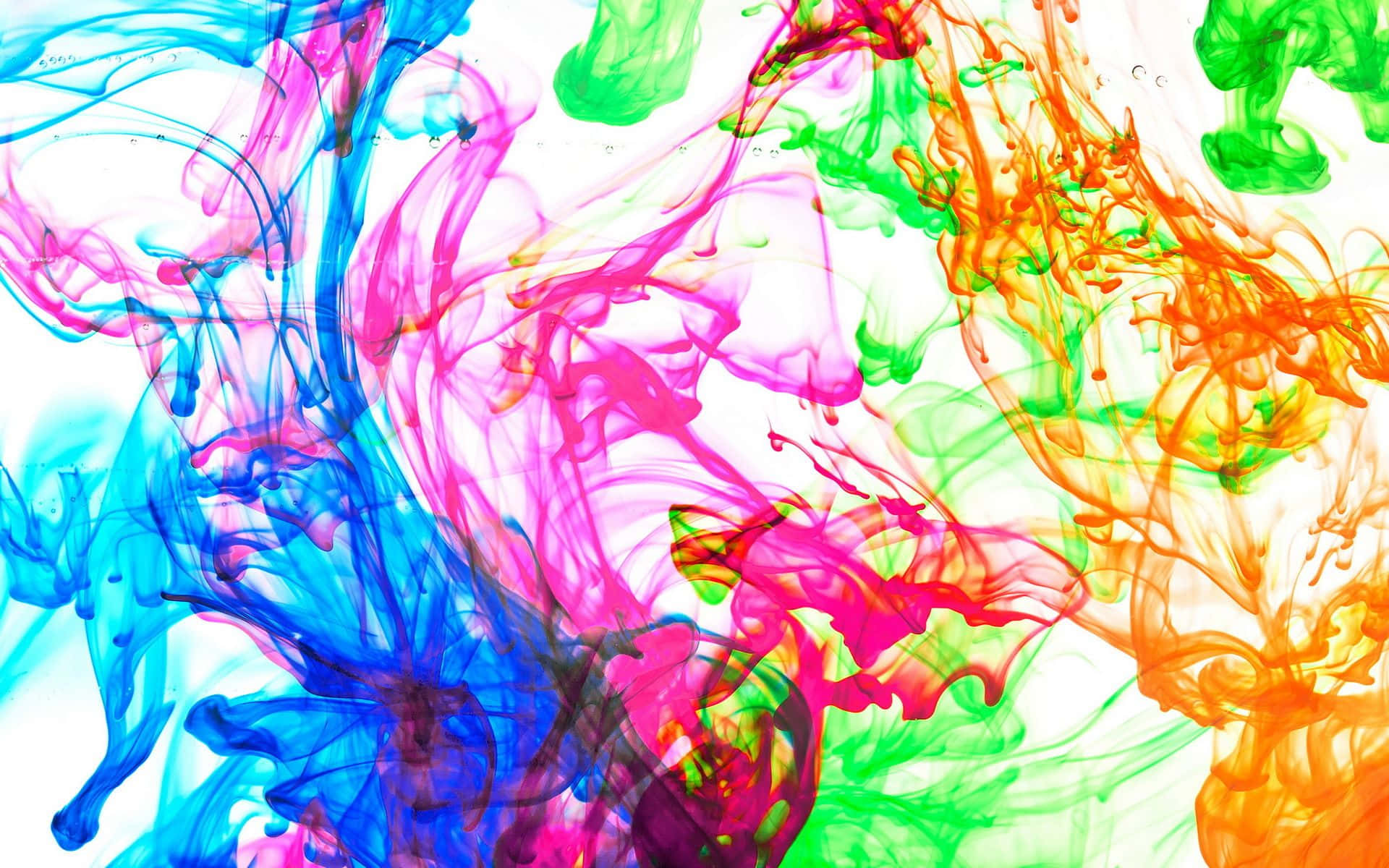 Paint Art 桌布 壁紙 — 充滿活力的彩色墨水在純白背景上動態旋轉和混合，形成抽象的色調爆炸。
