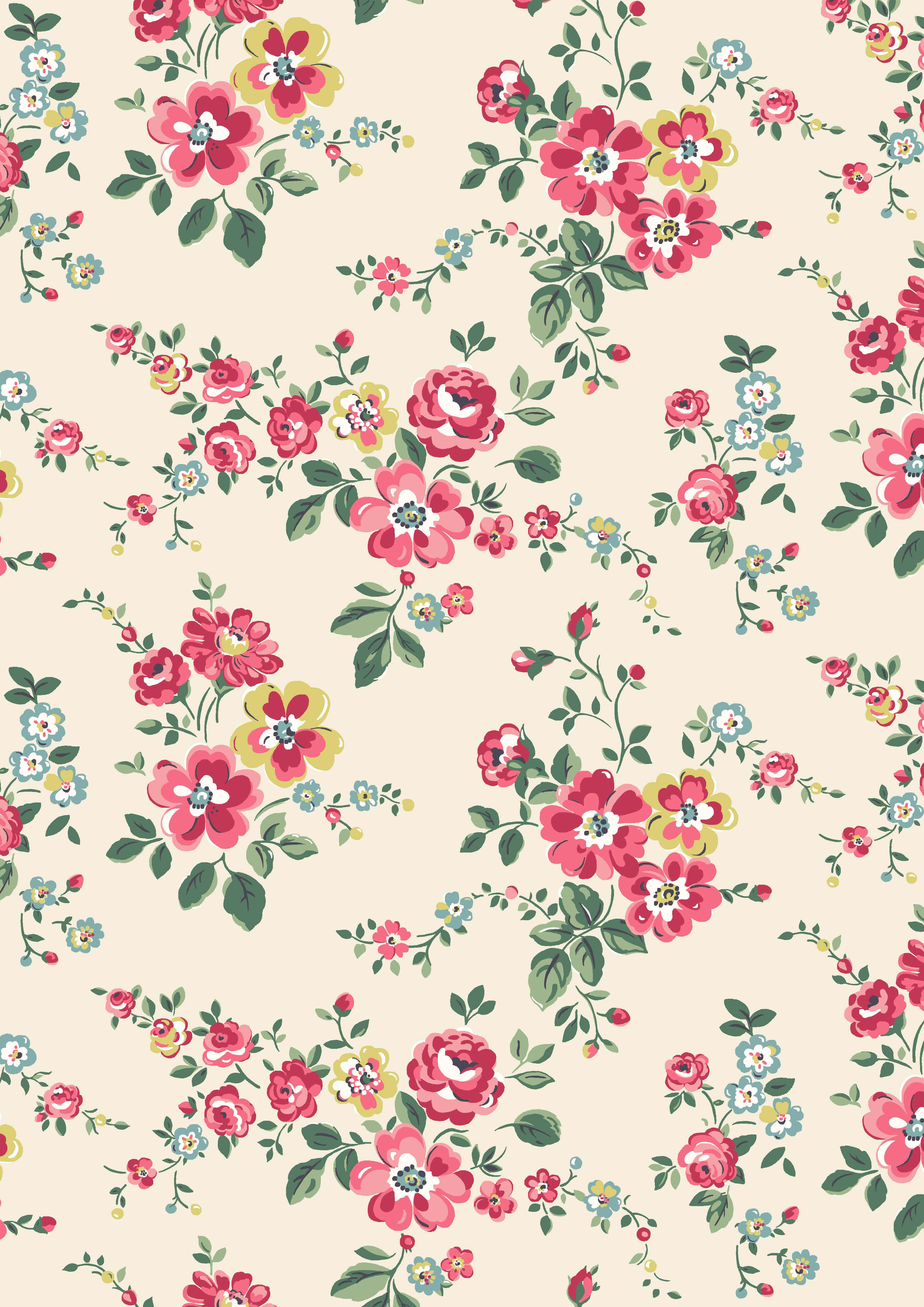 Floral Print 桌布 壁紙 — 充滿活力的復古花卉圖案，帶有粉紅玫瑰和綠色藤蔓，背景為奶油色。