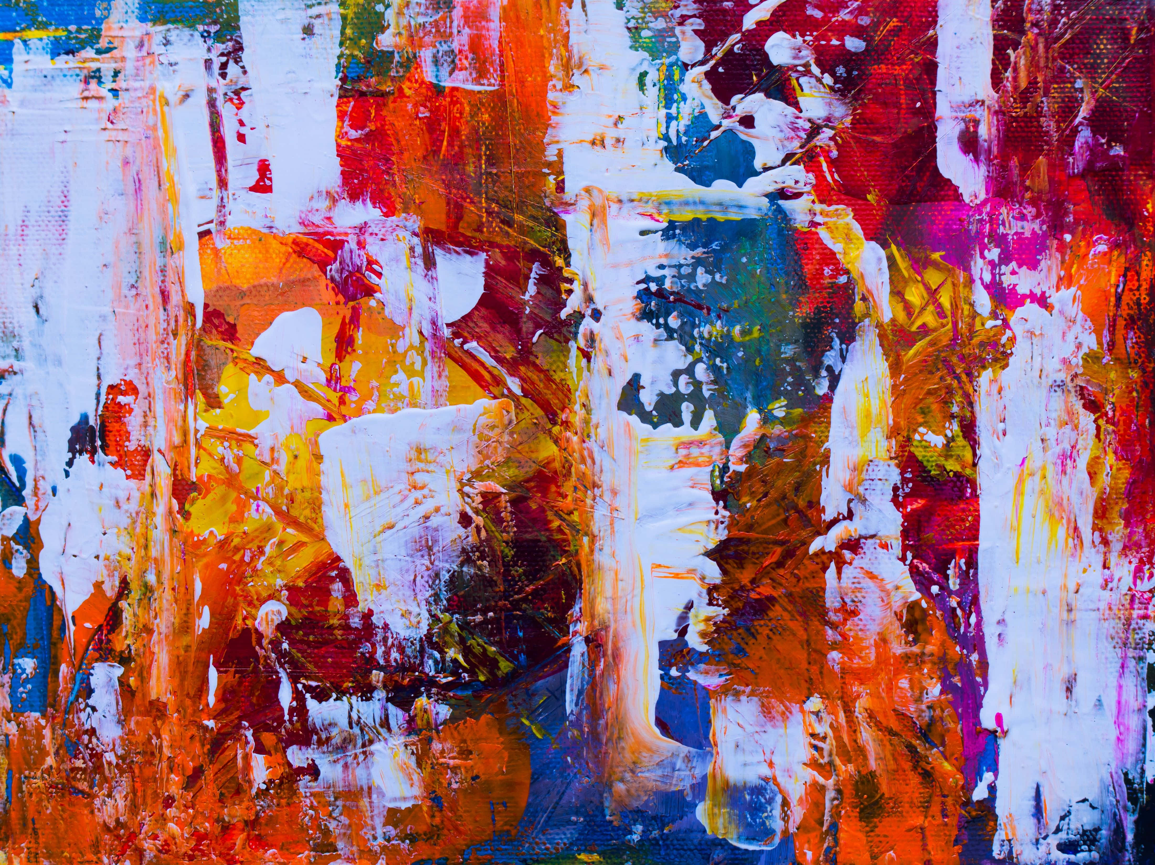 Contemporary Art 桌布 壁紙 — 充滿活力的抽象畫，以紅色、橙色、黃色、藍色和白色的粗獷筆觸，營造出動感十足的能量混亂。