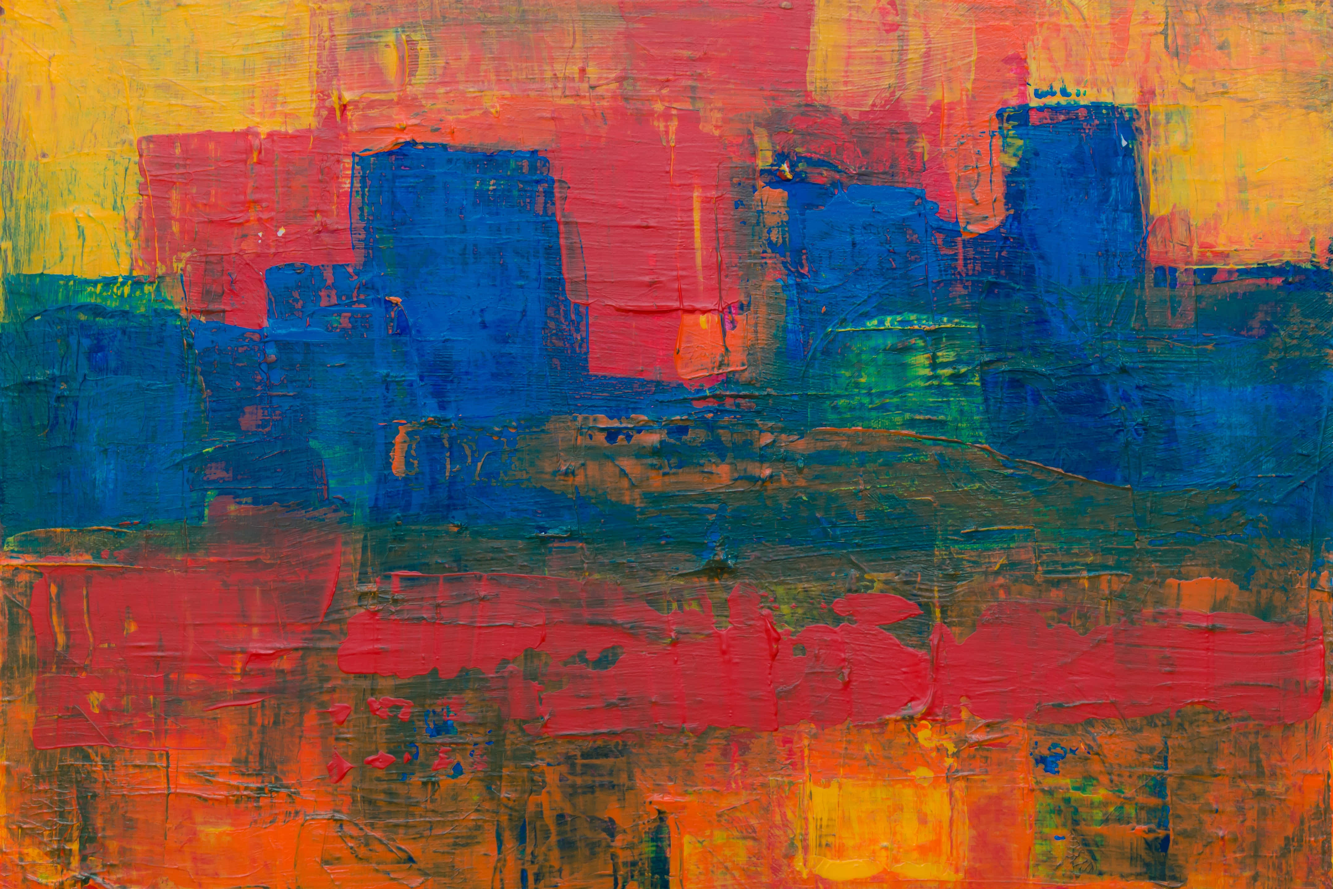 Beautiful Painting 桌布 壁紙 — 充滿活力的抽象畫，以紅色、藍色、黃色和橙色的粗獷筆觸形成風格化的城市景觀。