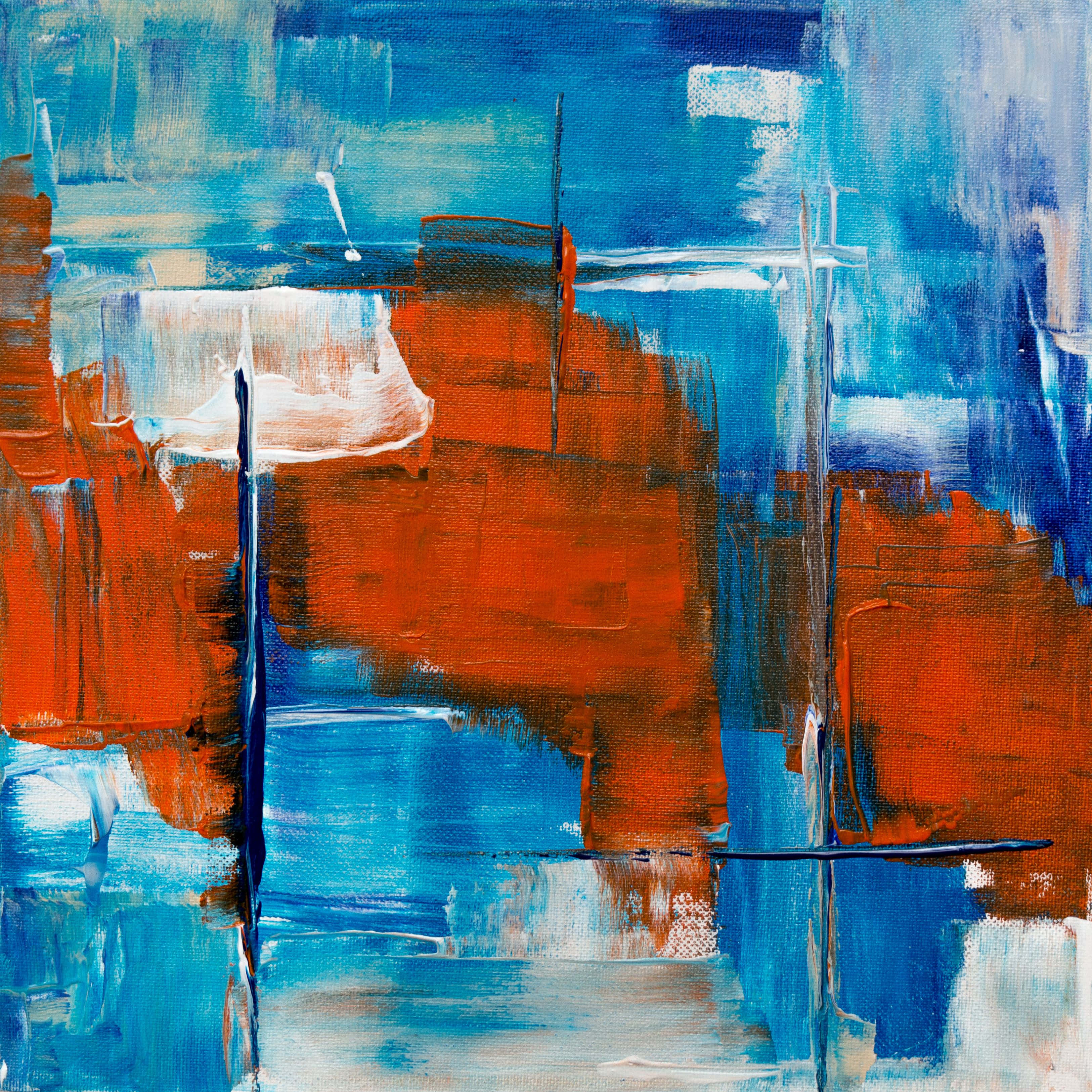 Expressionism 桌布 壁紙 — 充滿活力的抽象畫，在紋理畫布上以藍色和橙色的粗獷筆觸呈現。