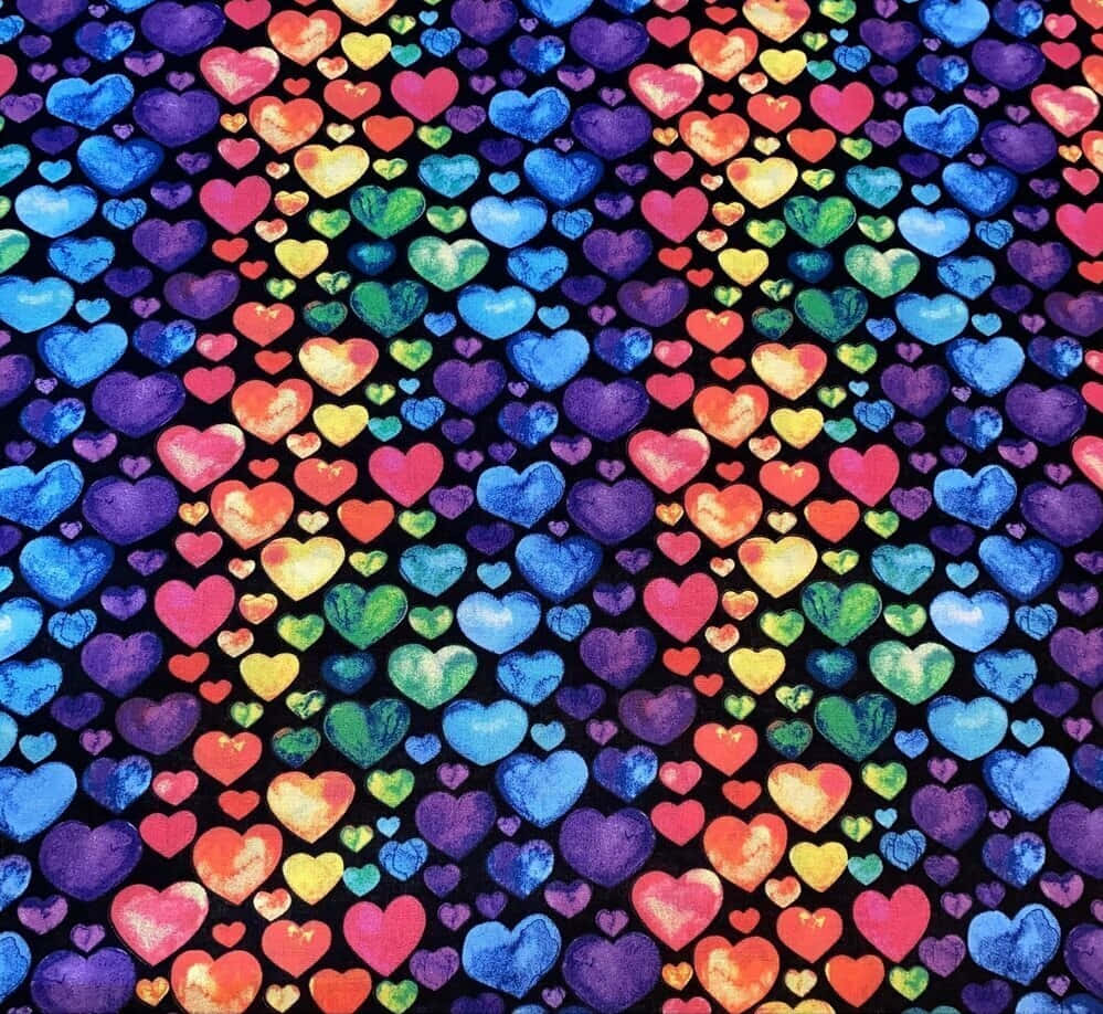 Rainbow Heart 桌布 壁紙 — 充滿活力的水彩心形以彩虹色調密集覆蓋黑色背景，營造出歡樂的圖案。
