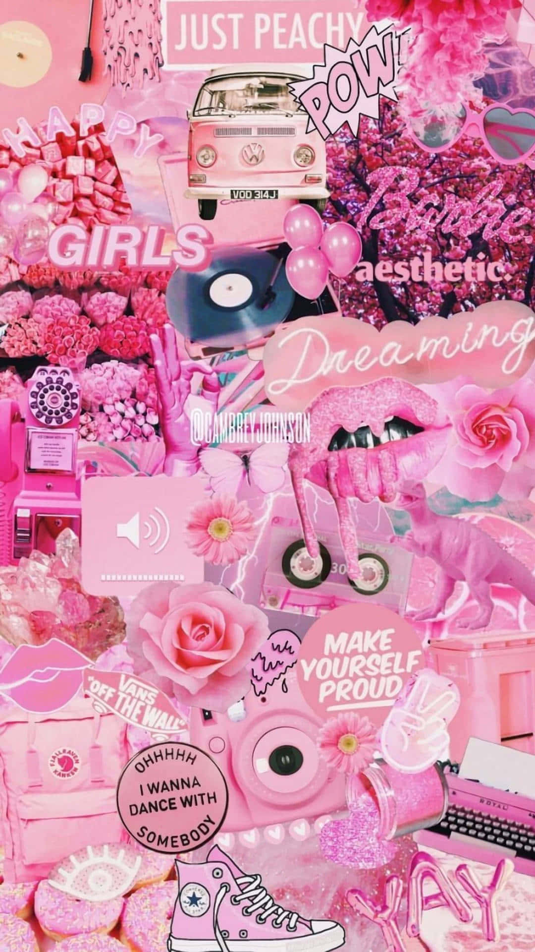 Pink Girly 桌布 壁紙 — 充滿活力的粉紅色拼貼牆紙，以復古貨車、玫瑰、卡式錄音帶和復古文字疊加為特色，風格俏皮。