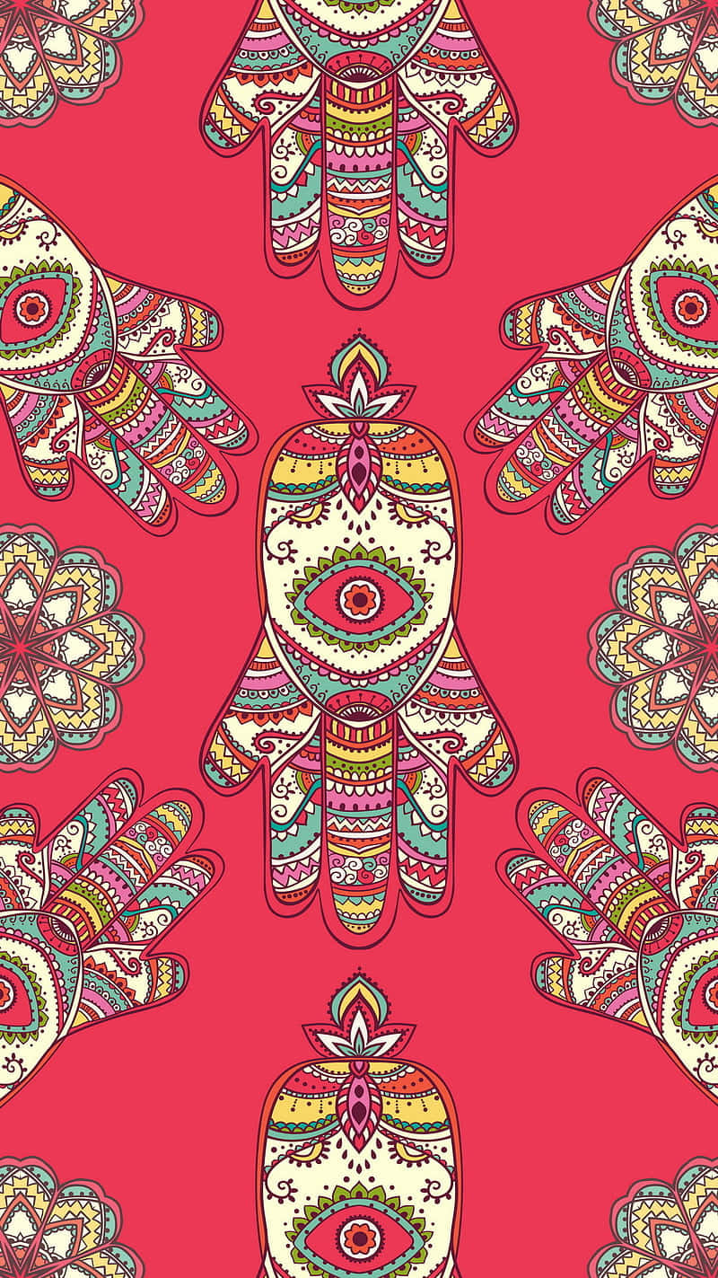 Hamsa 桌布 壁紙 — 充滿活力的紅色背景，飾有色彩繽紛的幾何和花卉圖案中複雜的Hamsa手部符號。