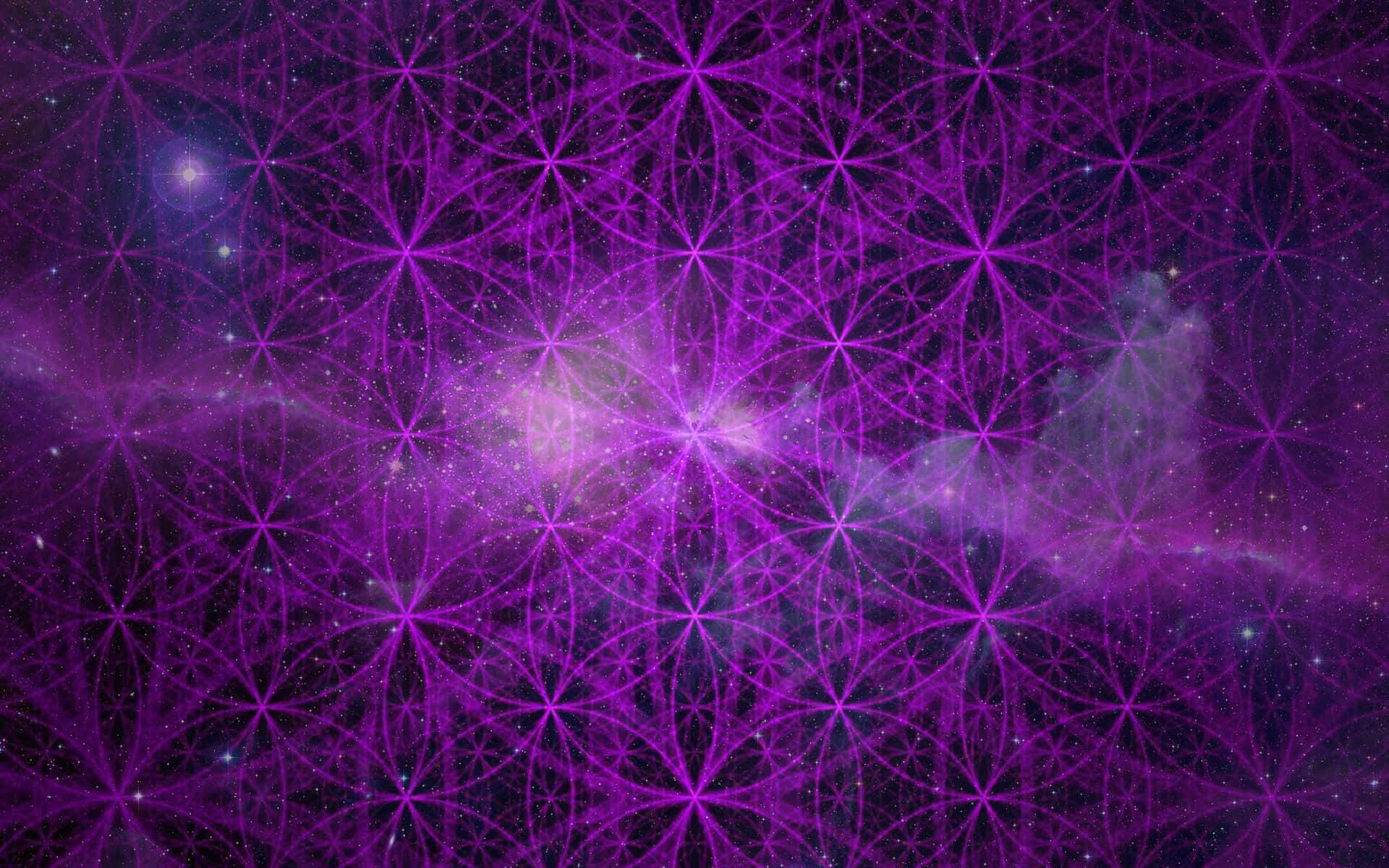 Sacred Geometry 桌布 壁紙 — 充滿活力的紫色幾何圖案覆蓋在一個帶有發光中心和縷縷雲霧的星空宇宙星雲上。