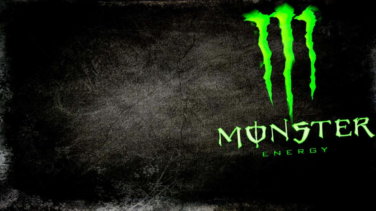 怪獸動圖 桌布 壁紙 — 充滿活力的綠色Monster Energy標誌在粗糙的深色紋理背景上發光。