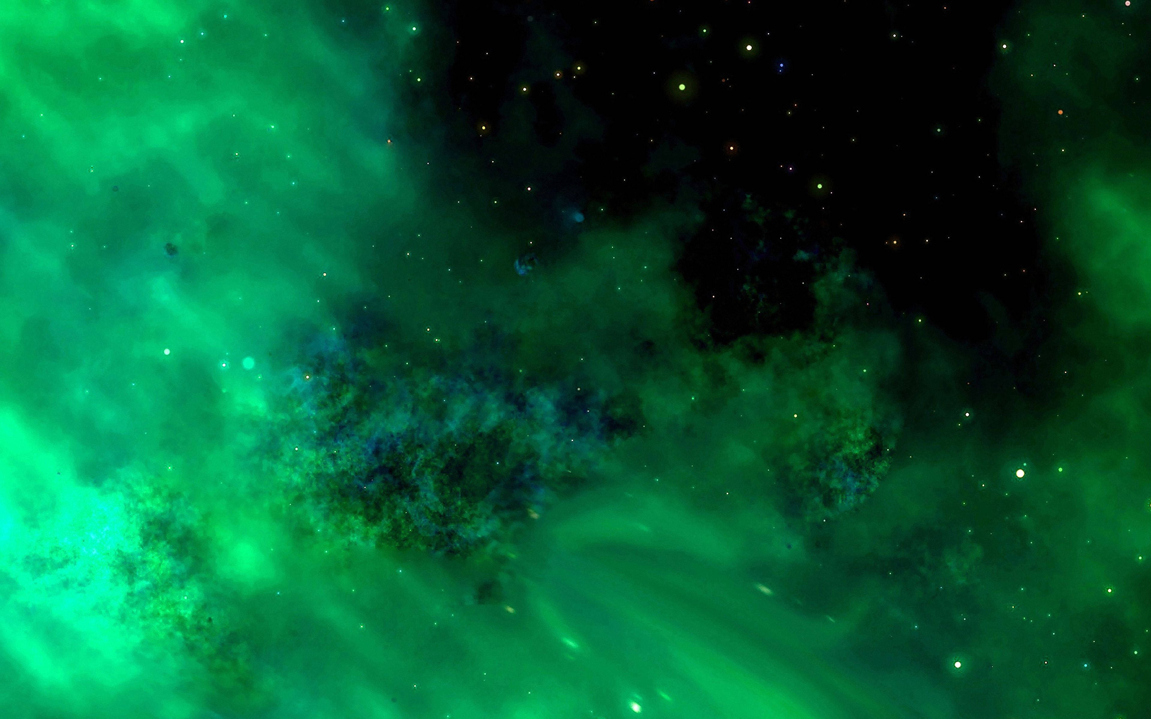 Starry Sky 桌布 壁紙 — 充滿活力的綠色星雲漩渦，閃爍的星星在深邃的黑色宇宙虛空中。
