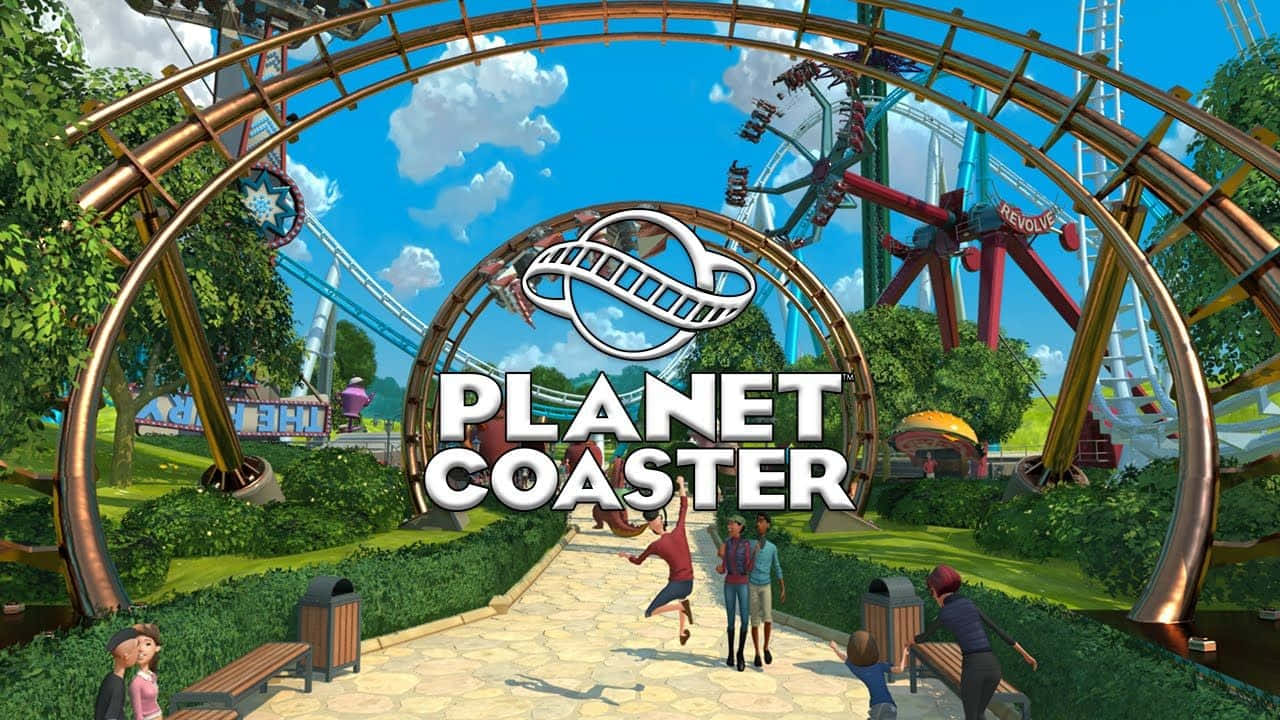 Roller Coaster 桌布 壁紙 — 充滿活力的遊樂園入口，高聳的雲霄飛車和歡樂的遊客在明亮的藍天下。