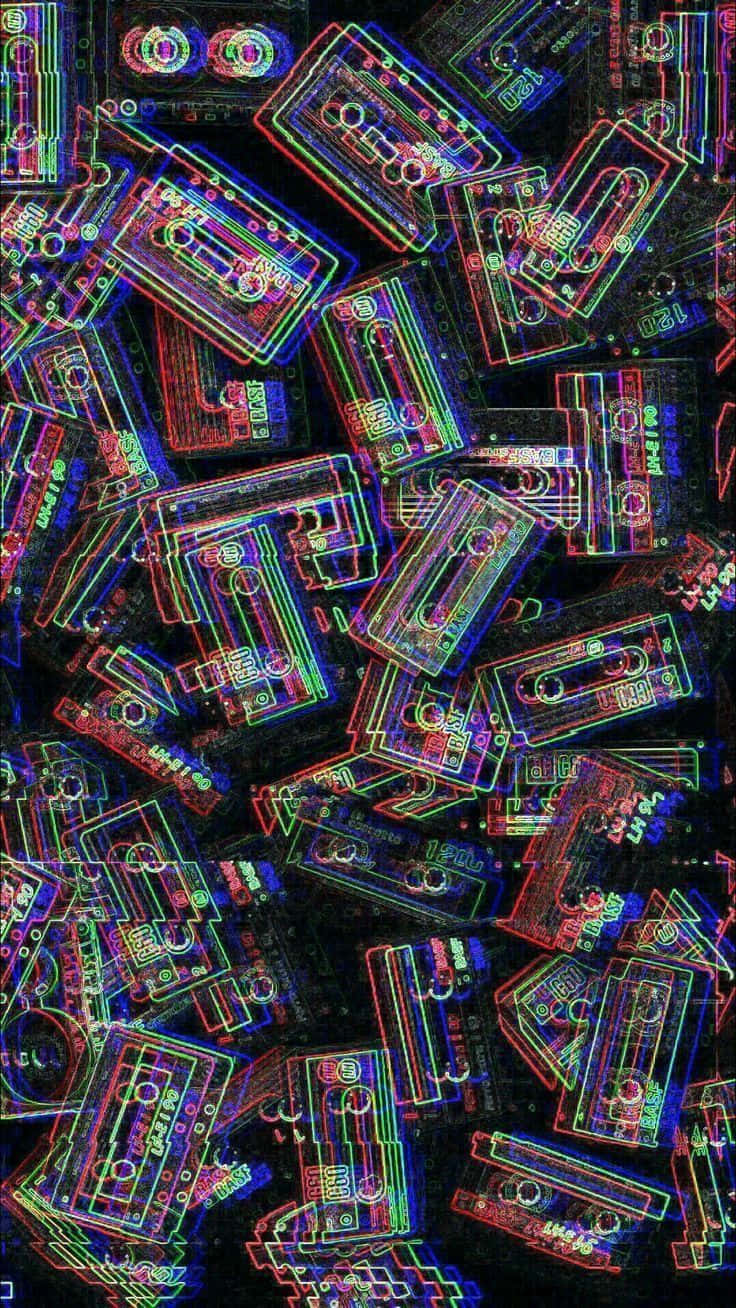 Psychedelic Grunge 桌布 壁紙 — 充滿活力的霓虹卡式帶在黑暗背景中發光，形成混亂的數位拼貼。