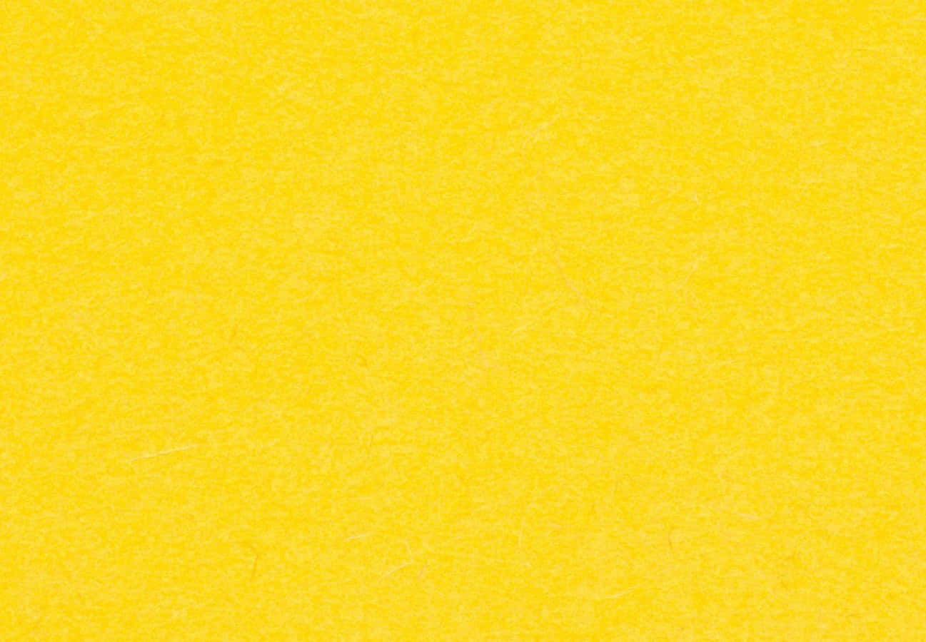 Solid Yellow 桌布 壁紙 — 充滿活力的黃色紋理表面，帶有細微的纖維變化和柔和的光線。