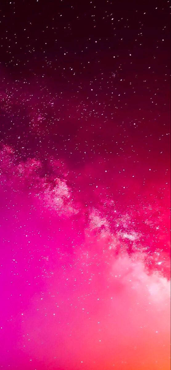 熱粉紅美學 桌布 壁紙 — 充滿閃爍星星的鮮豔粉紅和洋紅色宇宙星雲，橫跨深邃的太空景觀。