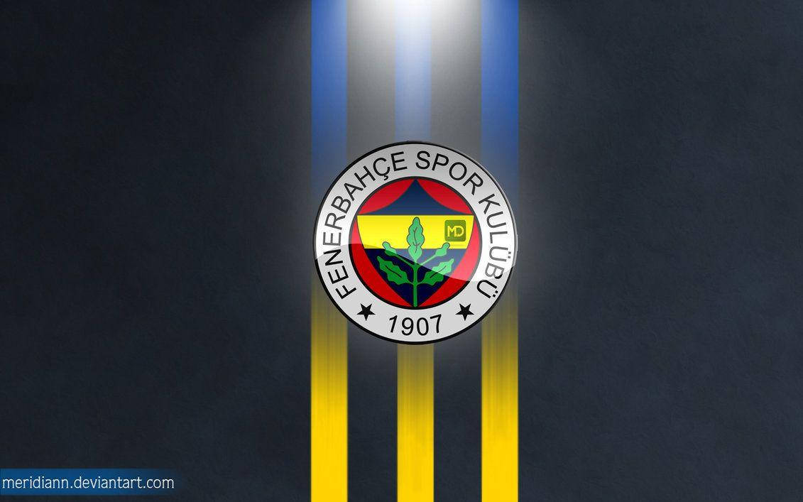 Fenerbahçe Spor Kulübü 標誌在深色背景上帶有黃色和藍色光條。