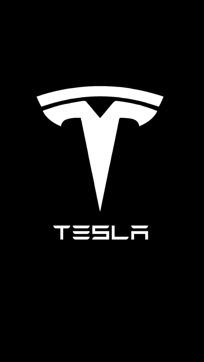 白色 Tesla 標誌在黑色背景上