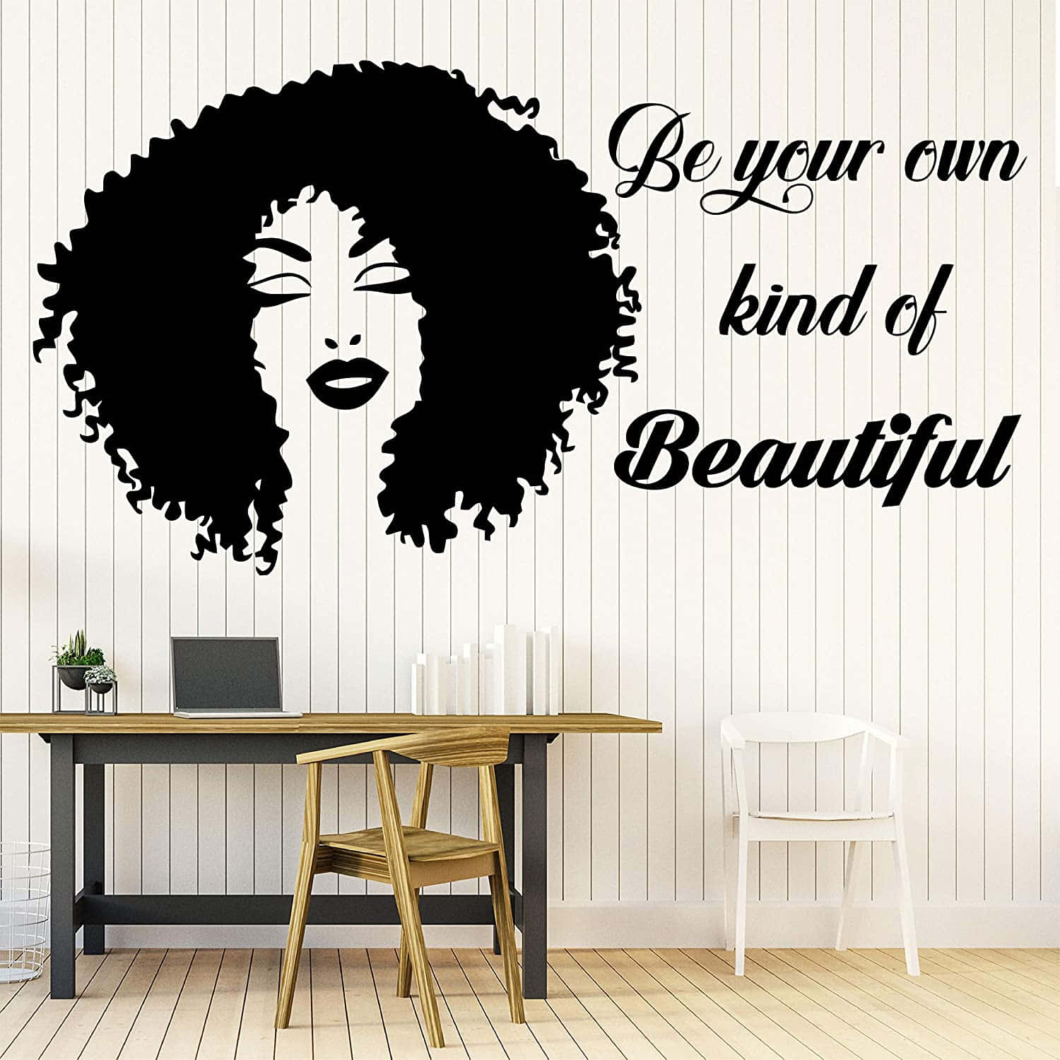 牆貼，圖案為一位捲髮女性，文字寫著「Be your own kind of Beautiful」。