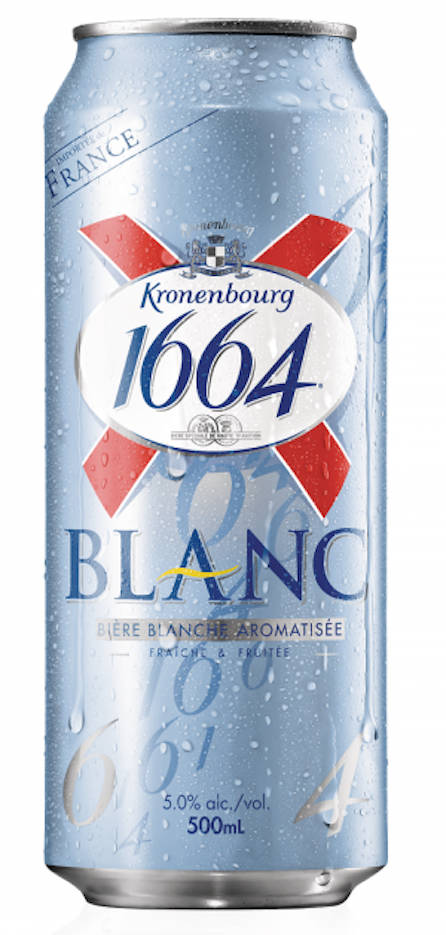 冰凍的Kronenbourg 1664 Blanc啤酒罐帶有冷凝水滴。