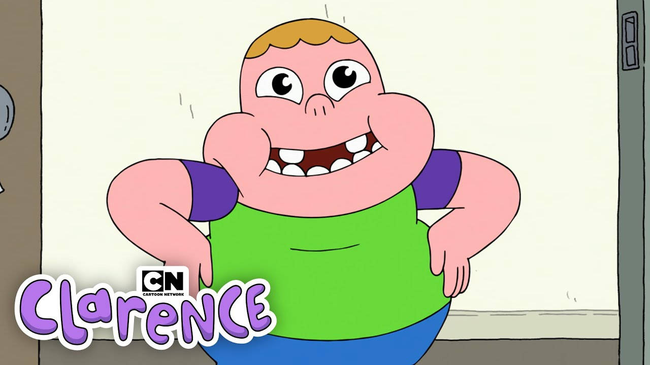 卡通角色 Clarence 在房間裡微笑，雙手叉腰。