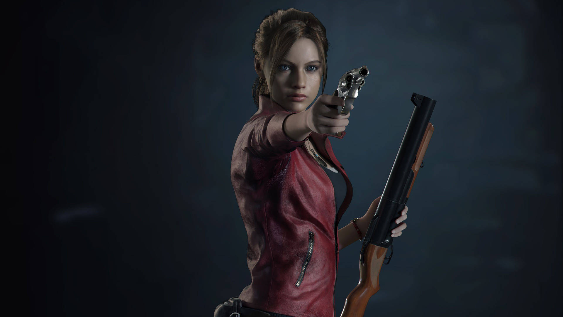 一位身穿紅色外套的女性電玩角色，瞄準左輪手槍並手持霰彈槍。