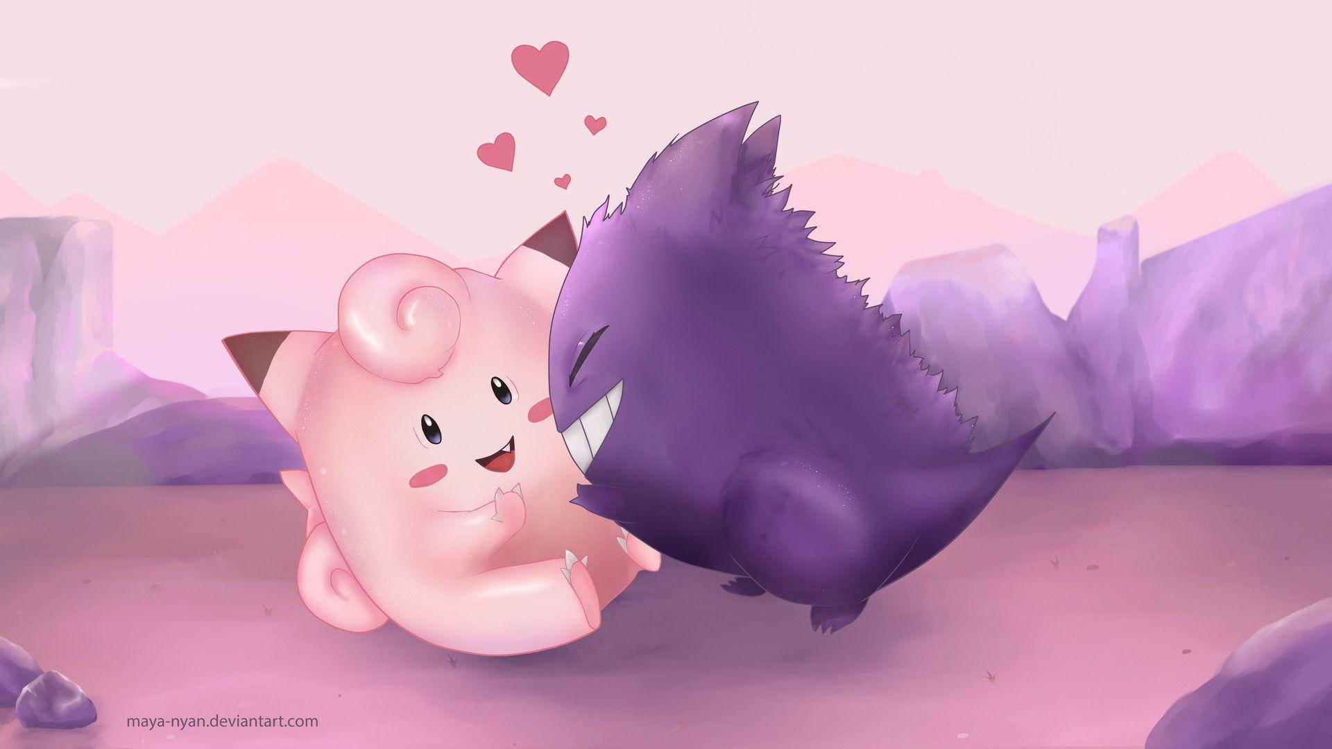 克萊菲與耿鬼擁抱 壁紙 — 一隻粉紅色圓胖嘅Pokémon同一隻紫色多刺嘅Pokémon喺柔和粉紅色山景背景下依偎，心形喺佢哋上面漂浮。
