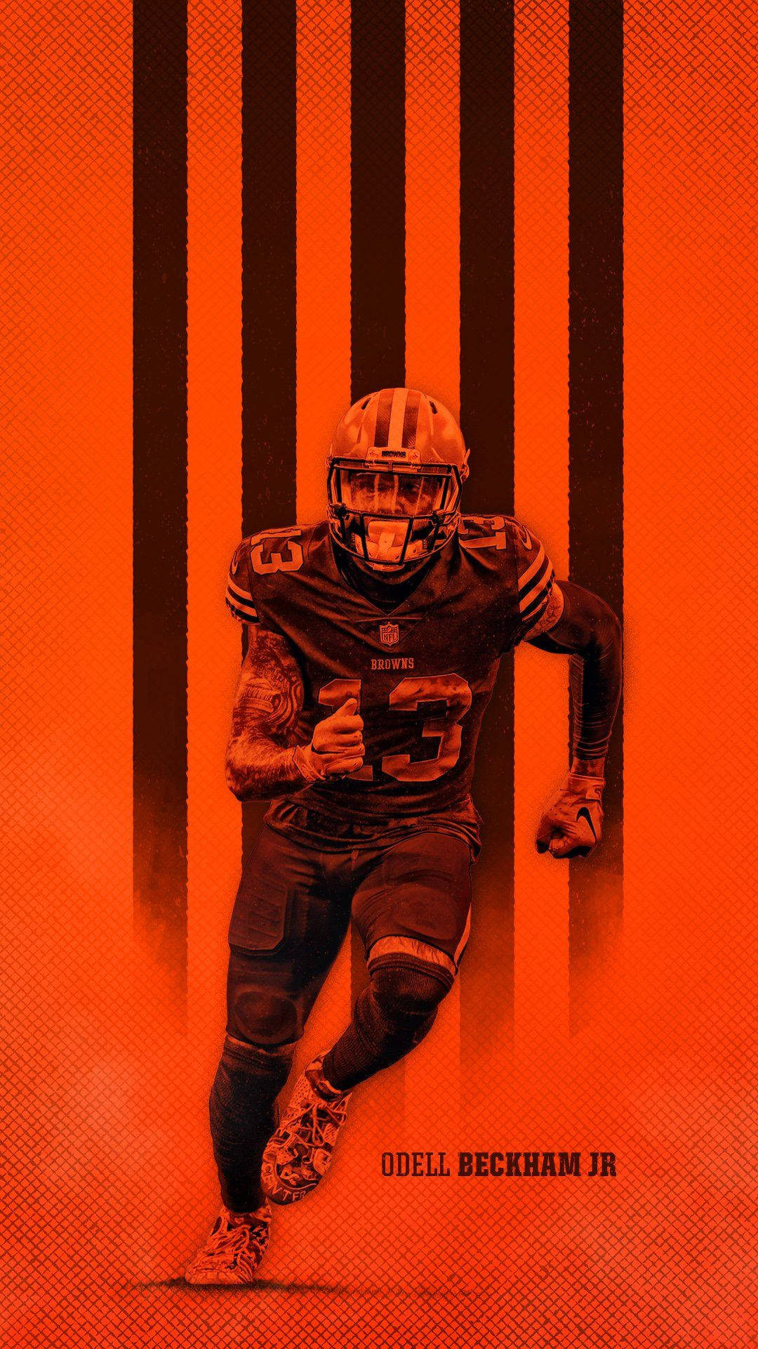 足球員 Odell Beckham Jr. 身穿帶有橙色和黑色條紋的棕色球衣，正在移動中。