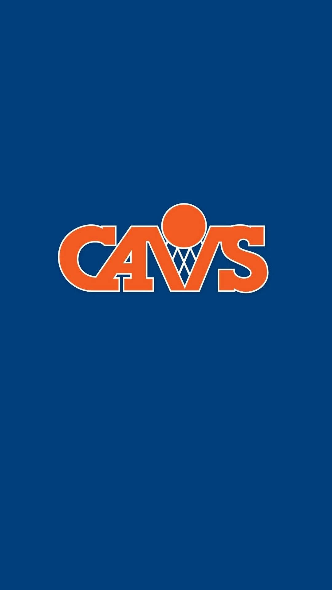 克里夫蘭騎士隊復古橙色標誌 壁紙 — 大膽的橙色 'CAVS' 標誌，帶有籃球框設計，居中在純藍色背景上。